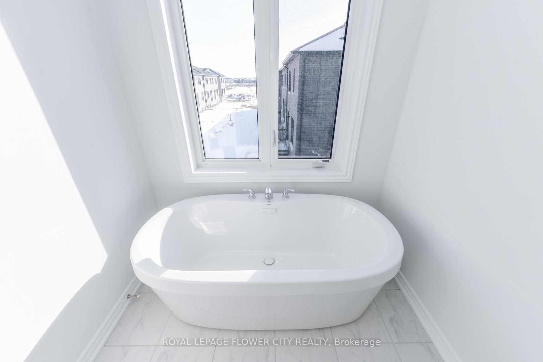 Photo 43 of 57 Tapscott Crescent, Brampton, Sandringham-Wellington North — HOMEH