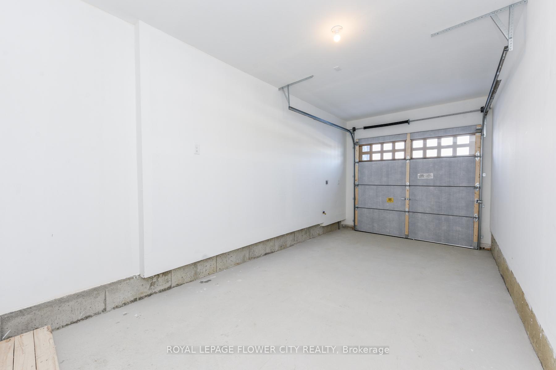 Photo 44 of 57 Tapscott Crescent, Brampton, Sandringham-Wellington North — HOMEH