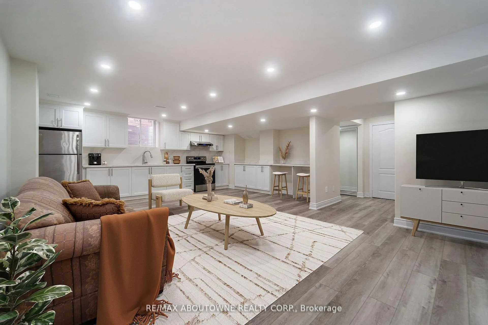 Photo 4 of Unit Bsmnt, 150 Goodwin Crescent, Milton, Ford — HOMEH