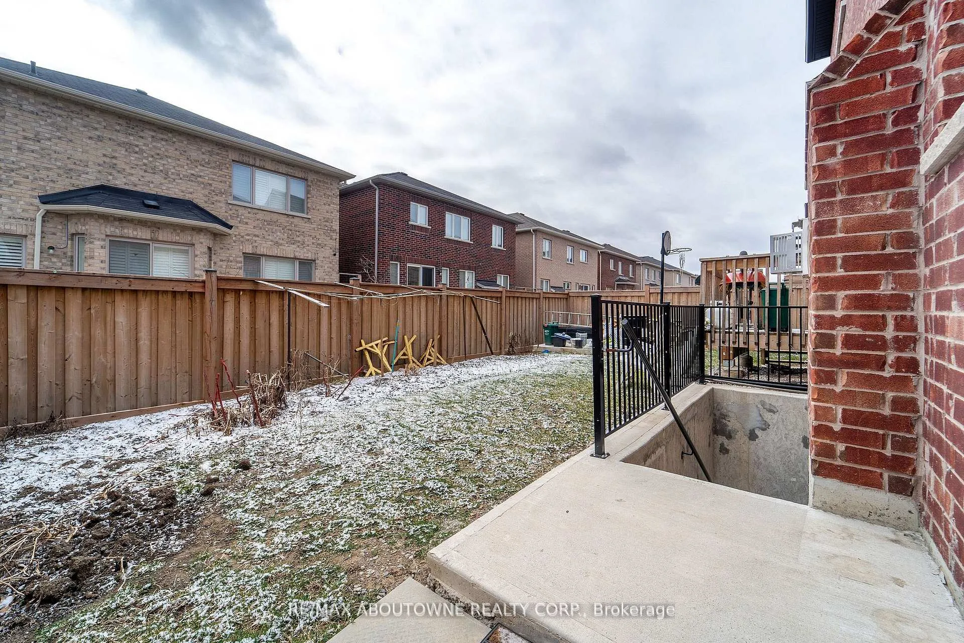 Photo 11 of Unit Bsmnt, 150 Goodwin Crescent, Milton, Ford — HOMEH