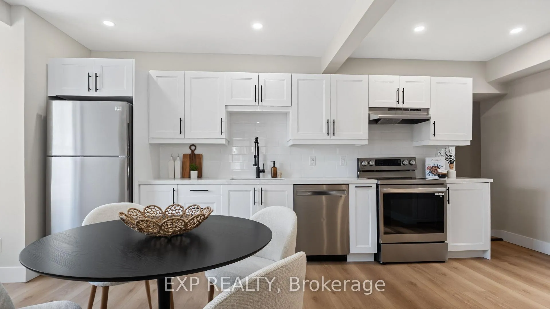 Photo 3 of 491 Upper Wentworth Street, Hamilton, Eastmount — HOMEH