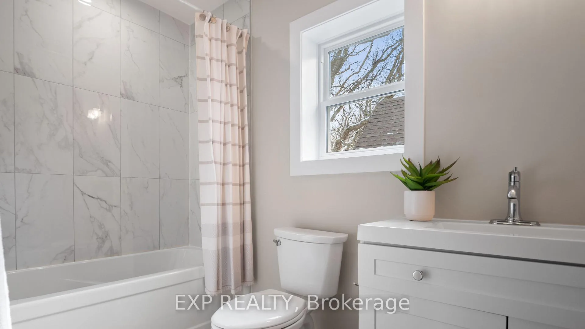 Photo 17 of 491 Upper Wentworth Street, Hamilton, Eastmount — HOMEH