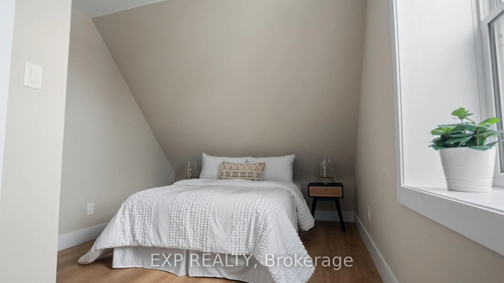 Photo 21 of 491 Upper Wentworth Street, Hamilton, Eastmount — HOMEH