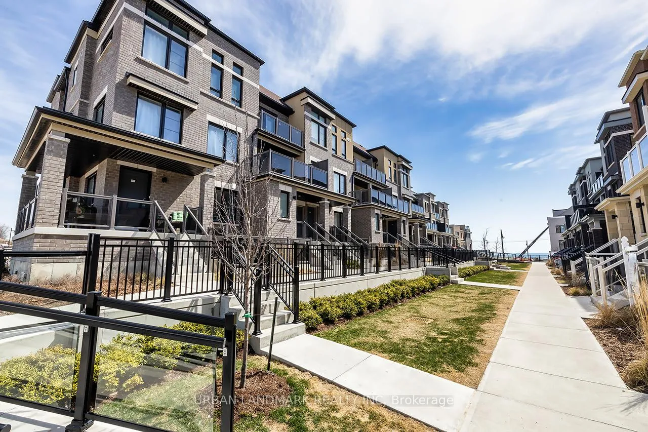 Photo 2 of Unit 26D, 26 Lookout Drive, Clarington, Bowmanville — HOMEH