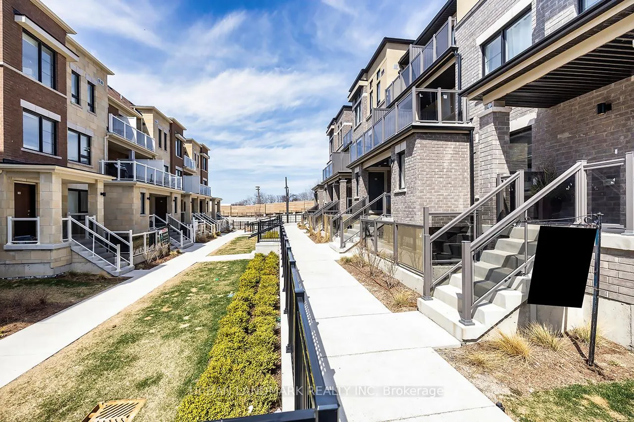 Photo 3 of Unit 26D, 26 Lookout Drive, Clarington, Bowmanville — HOMEH