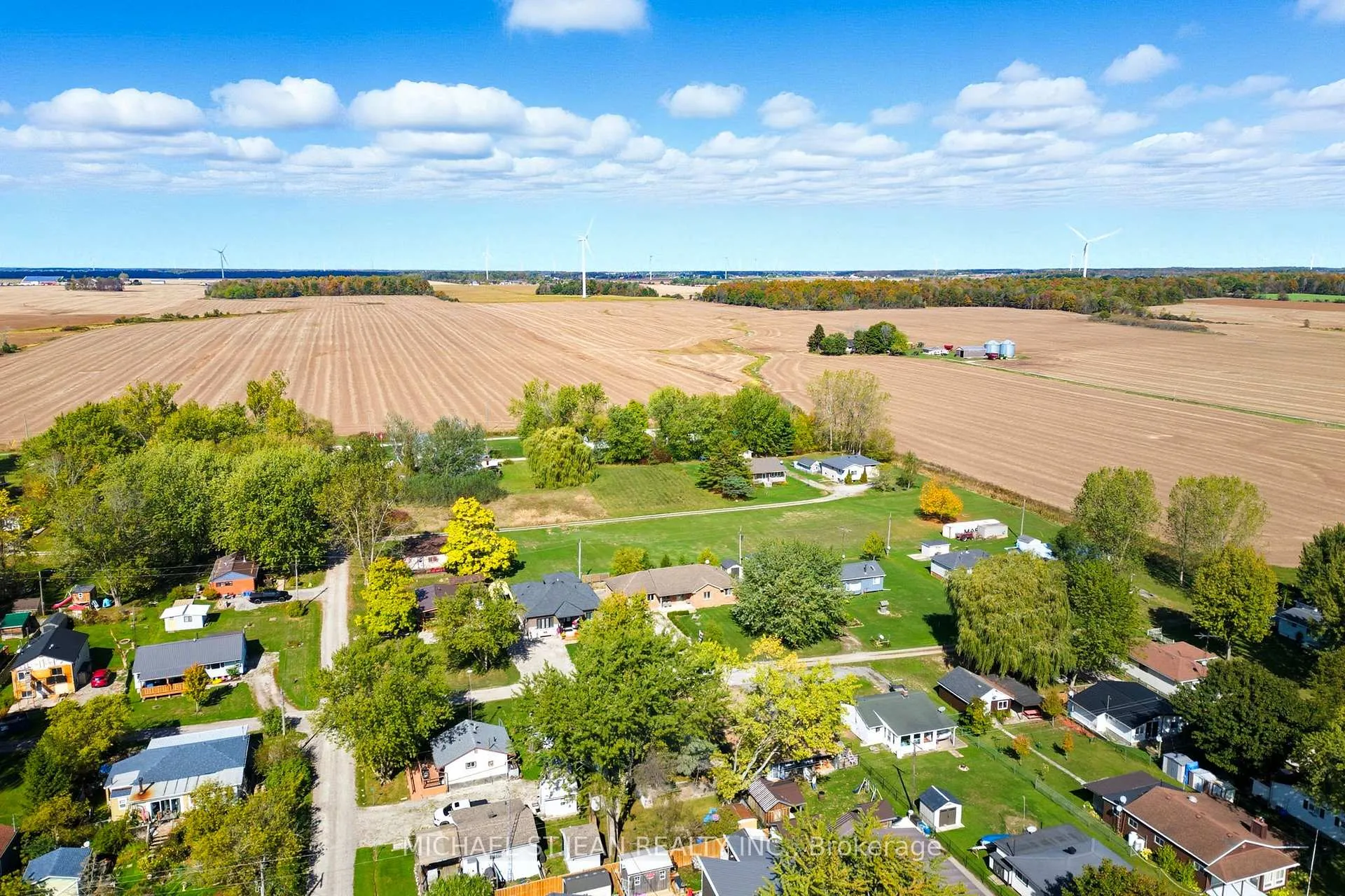 Photo 3 of 29 Lakeview Lane, Haldimand — HOMEH