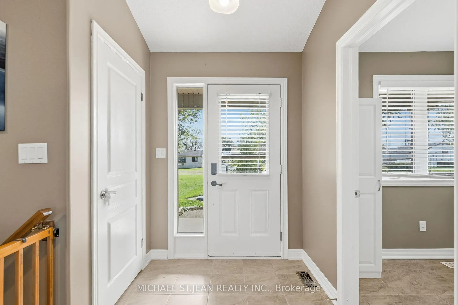 Photo 7 of 29 Lakeview Lane, Haldimand — HOMEH