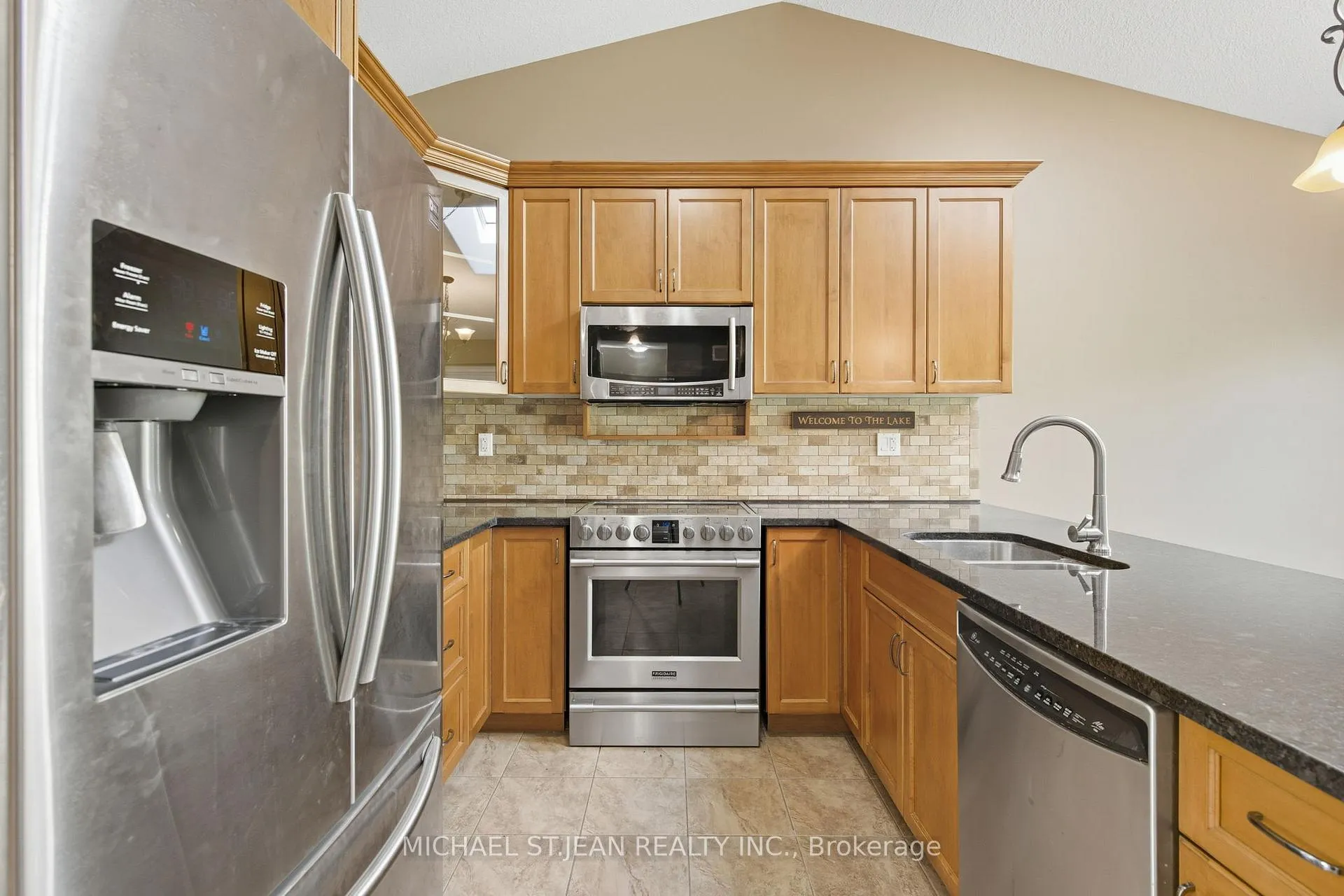 Photo 9 of 29 Lakeview Lane, Haldimand — HOMEH
