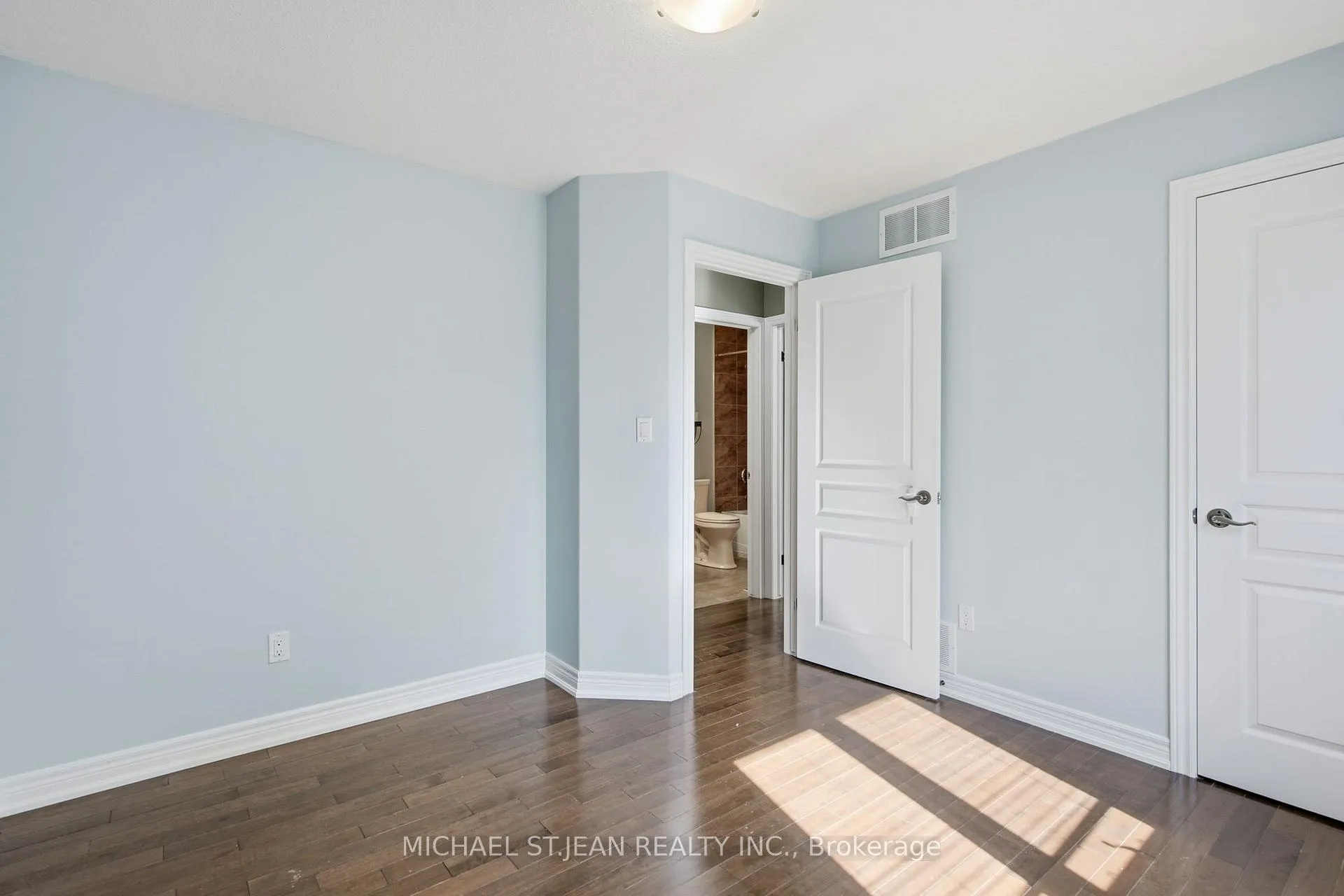 Photo 17 of 29 Lakeview Lane, Haldimand — HOMEH