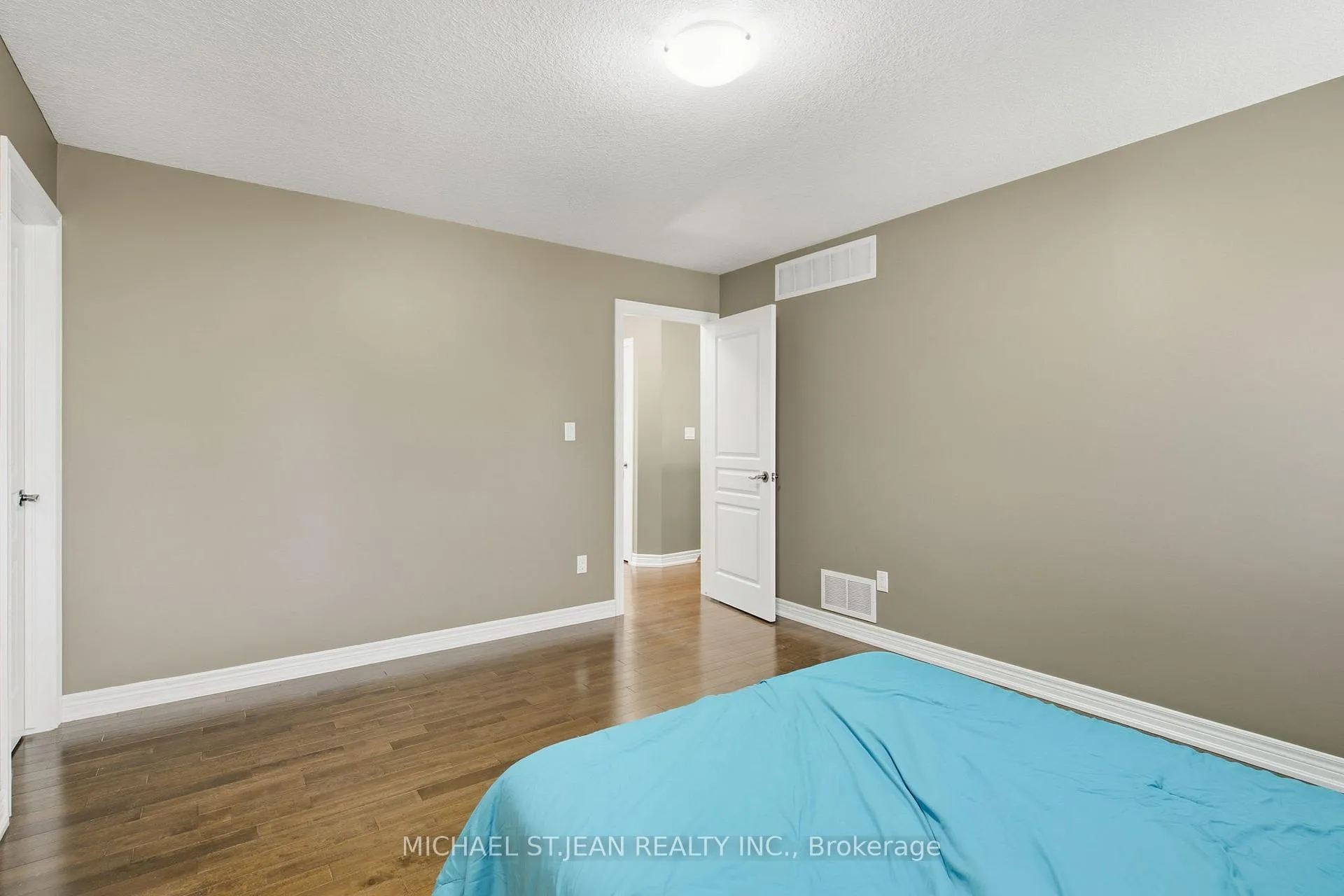 Photo 18 of 29 Lakeview Lane, Haldimand — HOMEH
