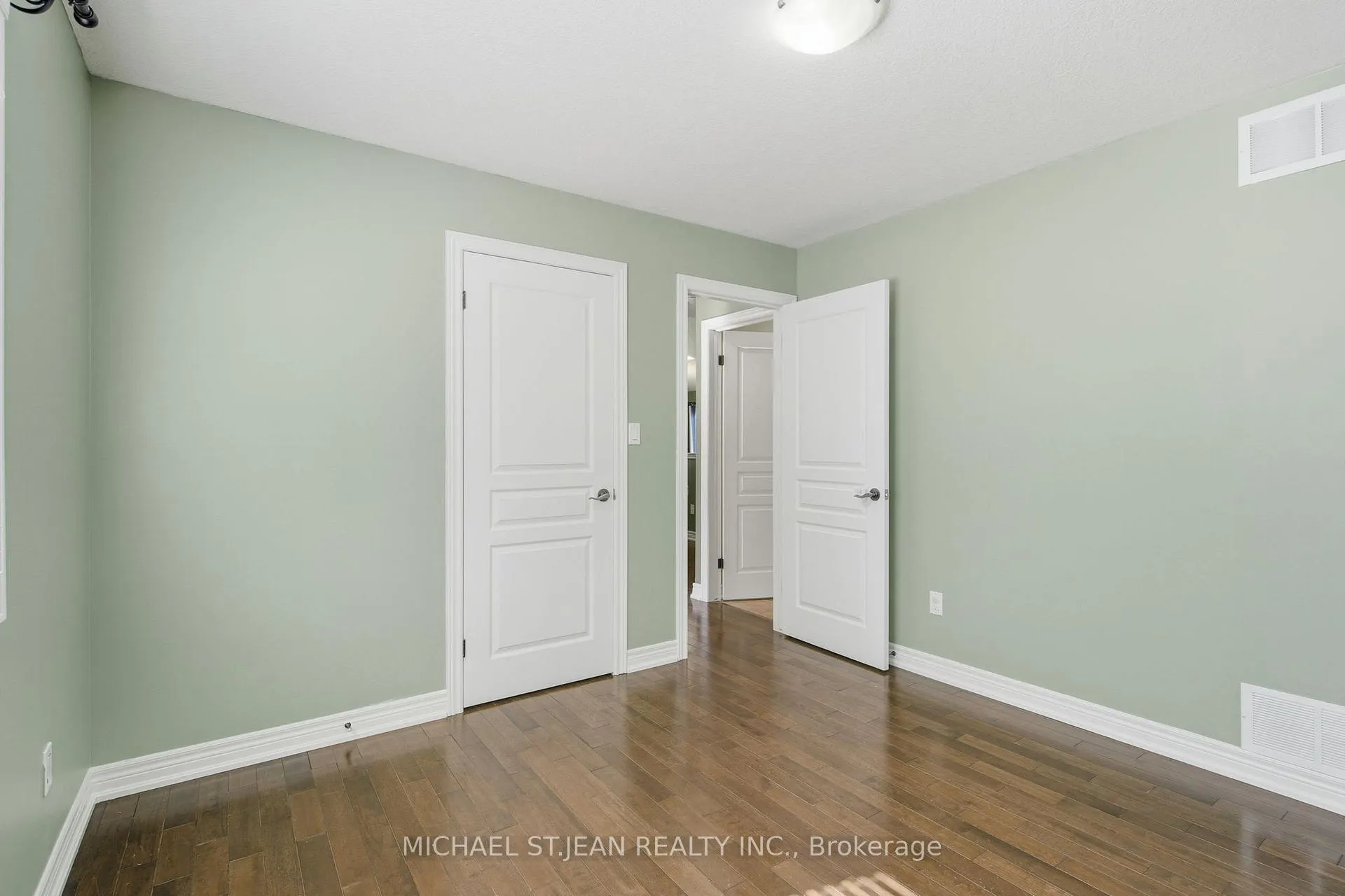Photo 20 of 29 Lakeview Lane, Haldimand — HOMEH