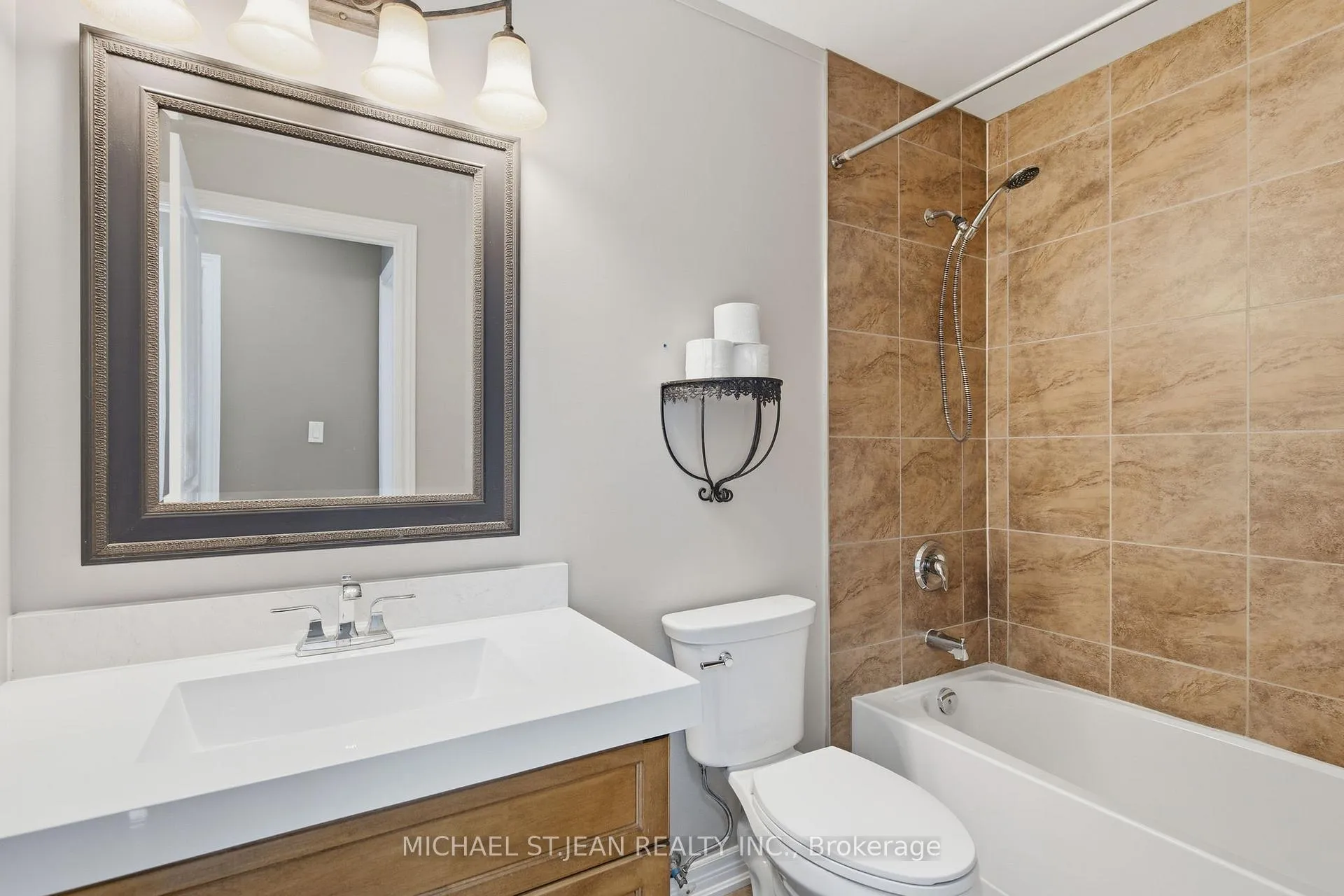 Photo 21 of 29 Lakeview Lane, Haldimand — HOMEH