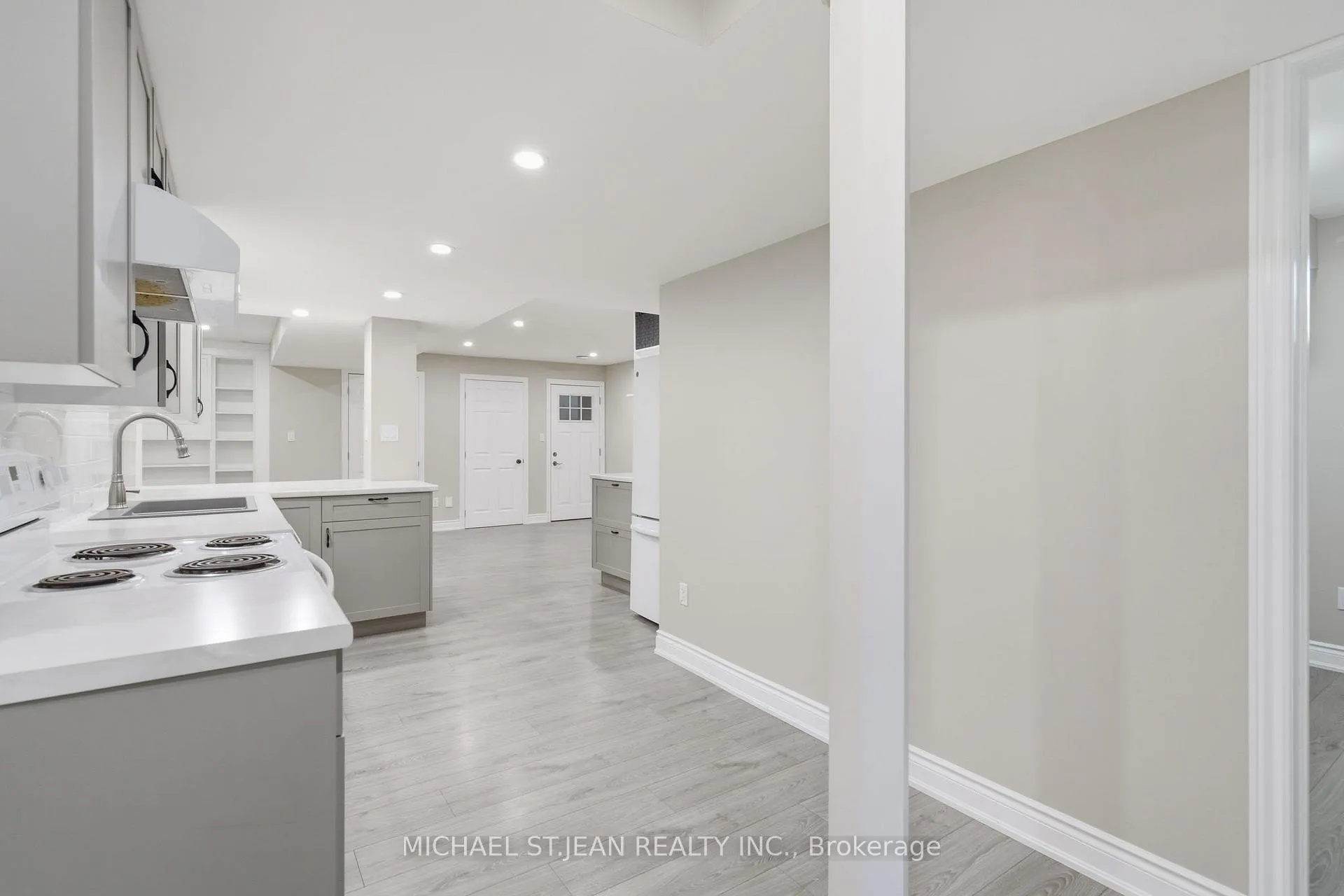 Photo 24 of 29 Lakeview Lane, Haldimand — HOMEH