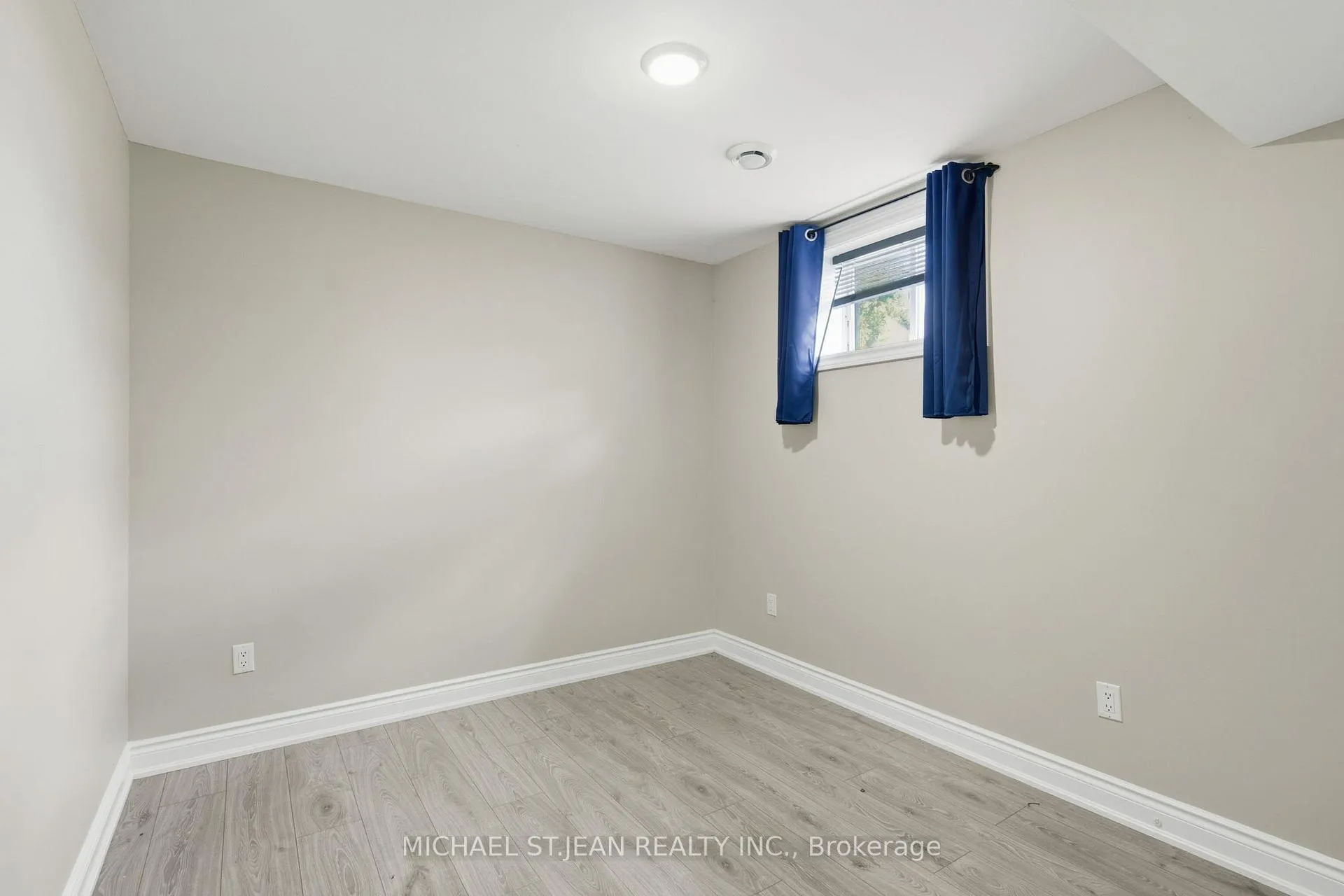 Photo 27 of 29 Lakeview Lane, Haldimand — HOMEH
