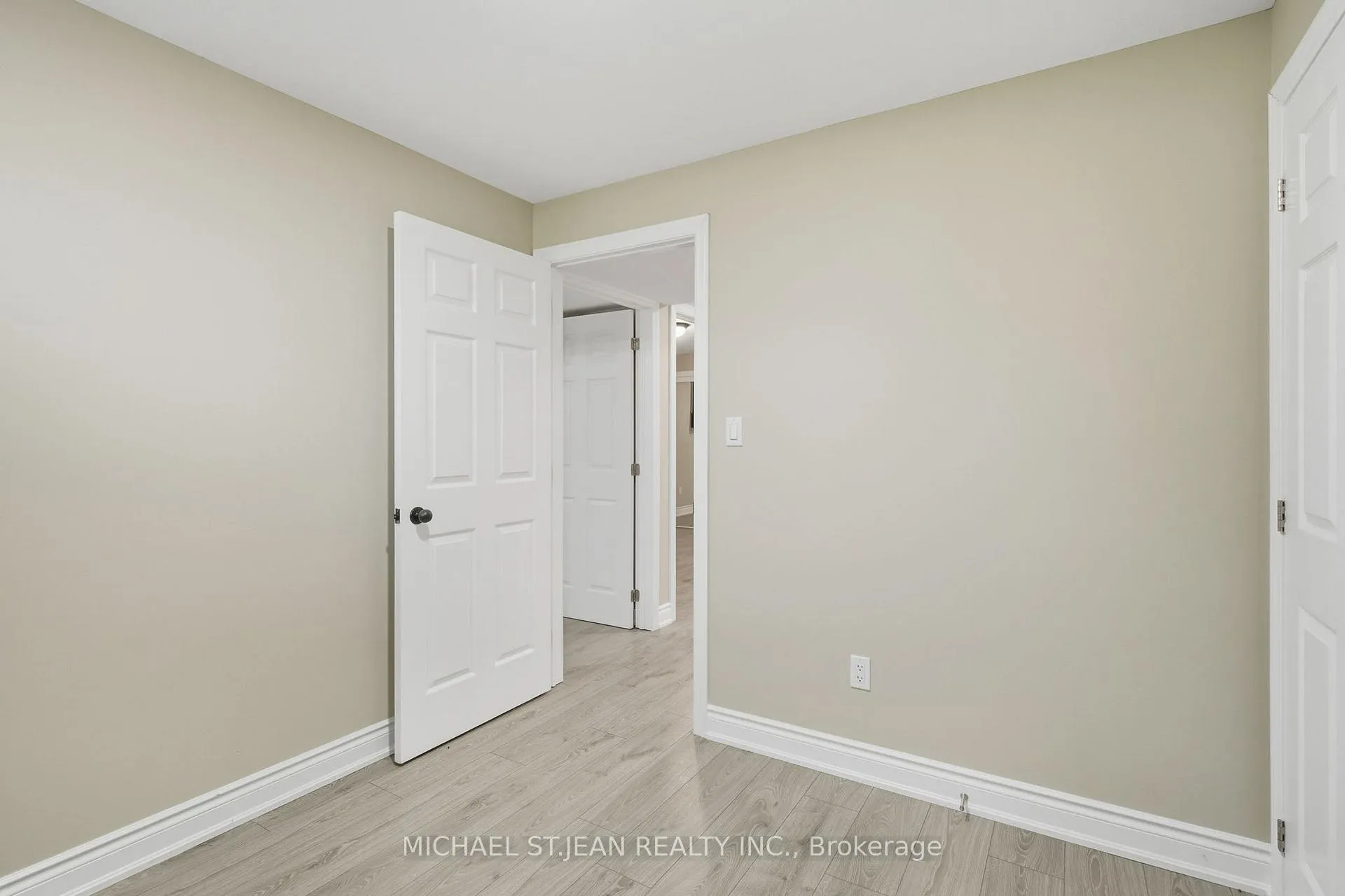 Photo 30 of 29 Lakeview Lane, Haldimand — HOMEH