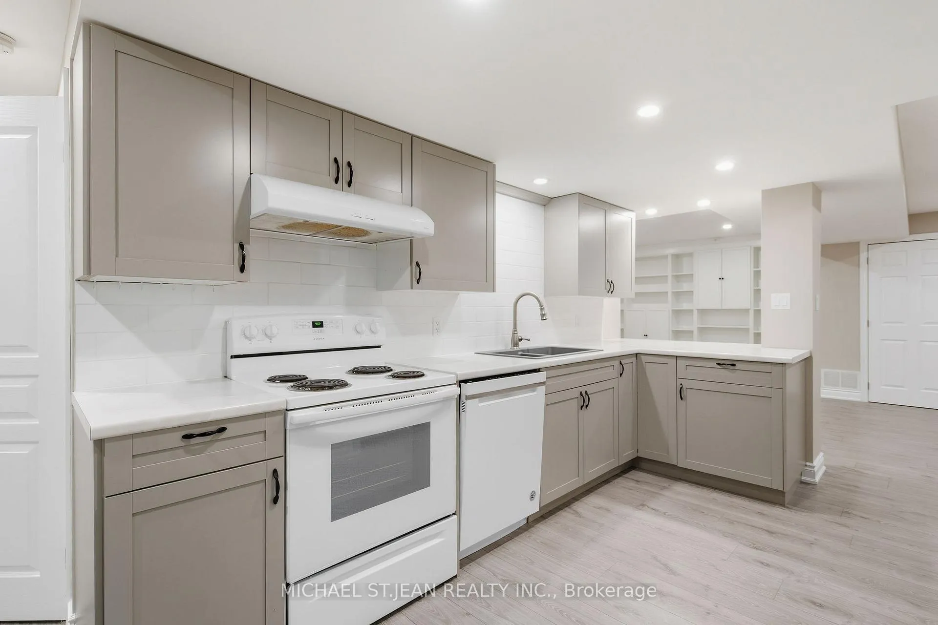 Photo 31 of 29 Lakeview Lane, Haldimand — HOMEH