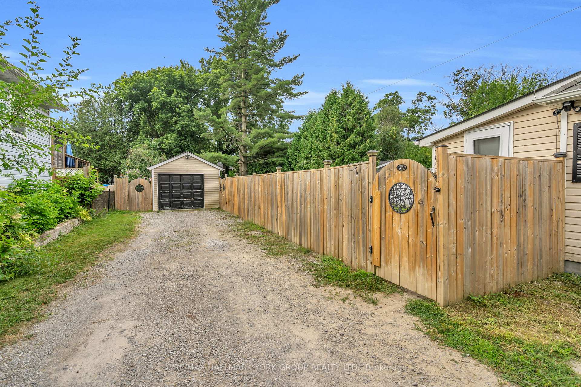 Photo 2 of 247 Shorecrest Road, Georgina, Keswick North — HOMEH