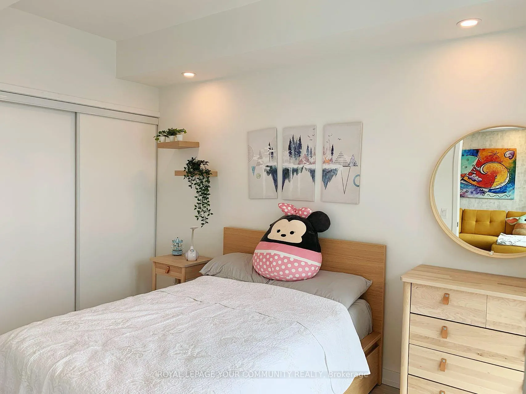 Photo 4 of Unit 1305, 33 Helendale Avenue, Toronto, Yonge-Eglinton — HOMEH