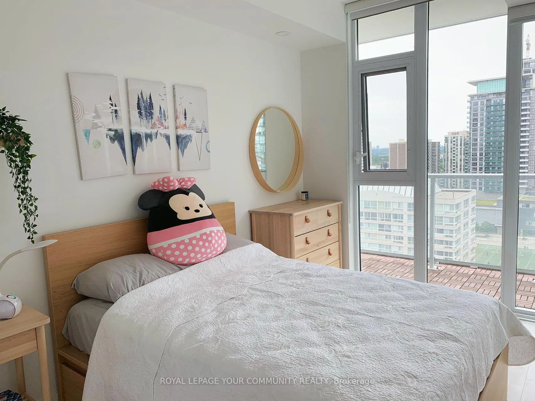 Photo 5 of Unit 1305, 33 Helendale Avenue, Toronto, Yonge-Eglinton — HOMEH