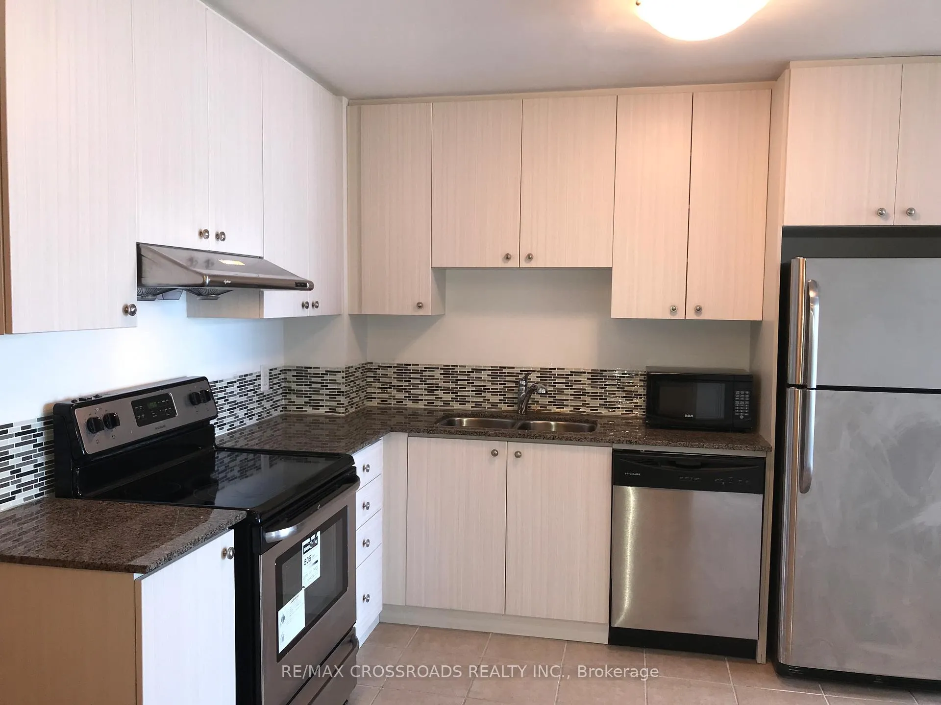 Photo 16 of Unit 911, 8323 Kennedy Road, Markham, Village Green-South Unionville — HOMEH