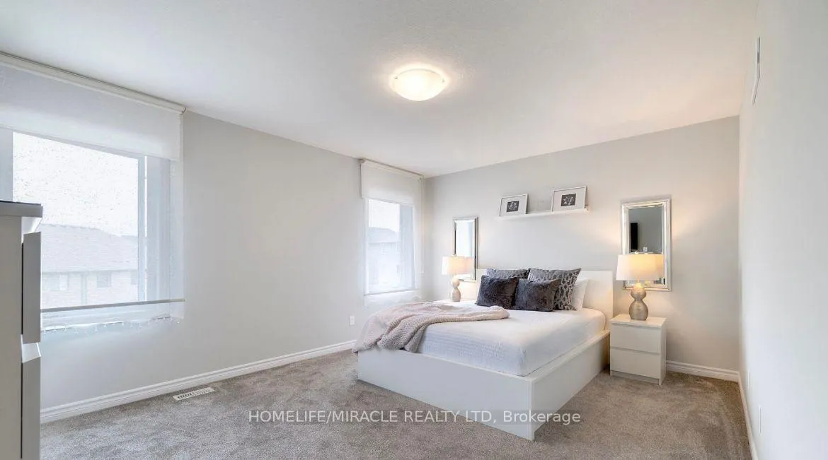Photo 2 of 22 Pondcliffe Drive, Kitchener — HOMEH