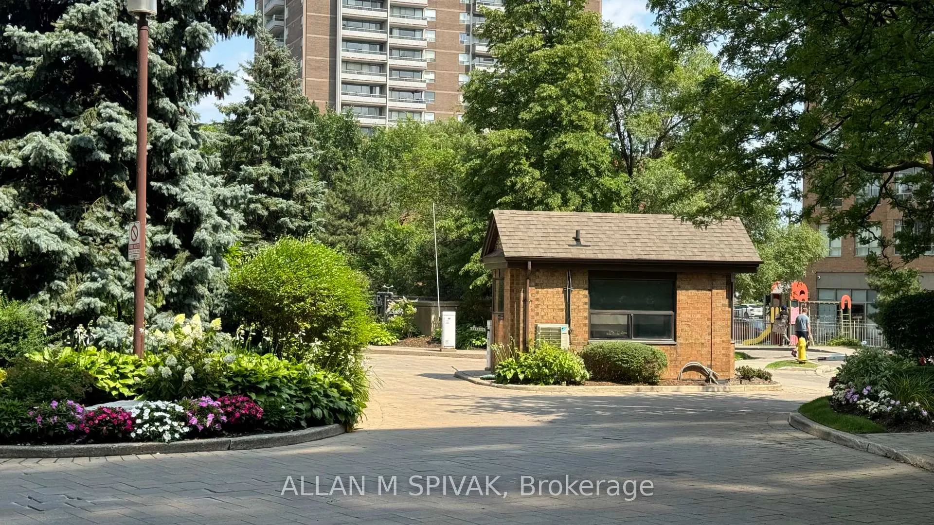 Photo 3 of Unit 504, 271 Ridley Boulevard, Toronto, Bedford Park-Nortown — HOMEH