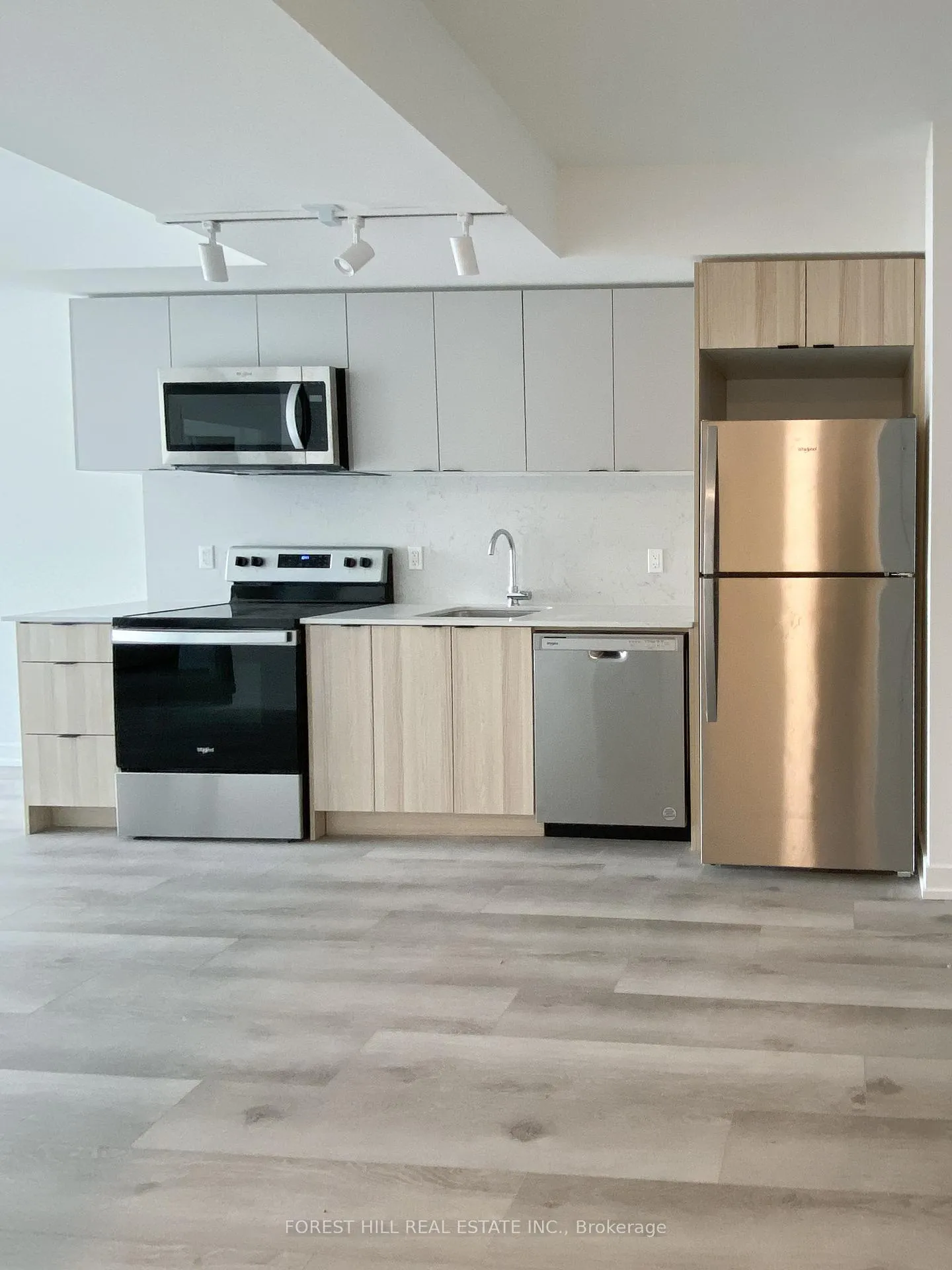 Photo 2 of Unit 402, 2000 Bathurst Street, Toronto, Humewood-Cedarvale — HOMEH