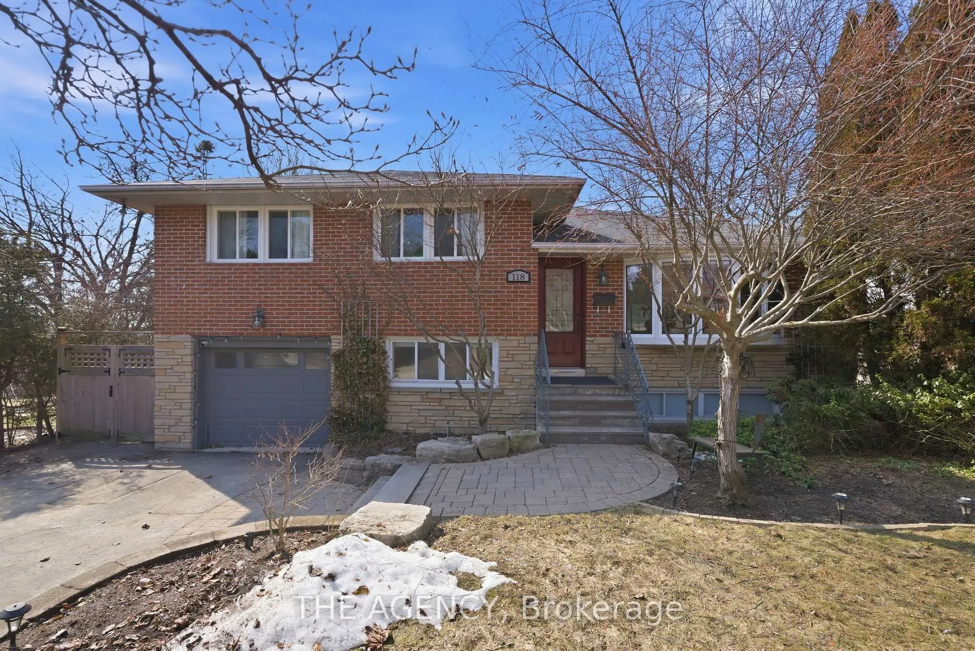 Photo 1 of 118 Applewood Crescent, Whitby, Blue Grass Meadows — HOMEH