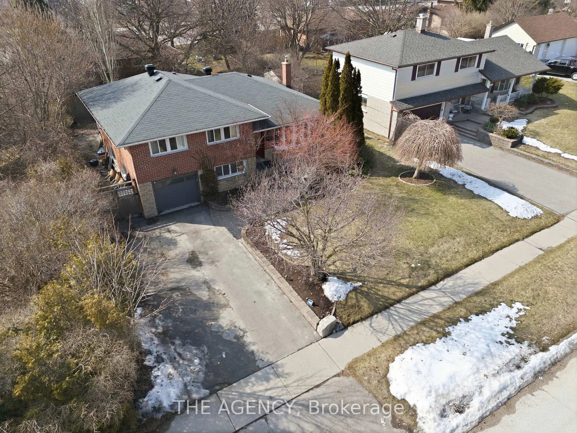 Photo 3 of 118 Applewood Crescent, Whitby, Blue Grass Meadows — HOMEH