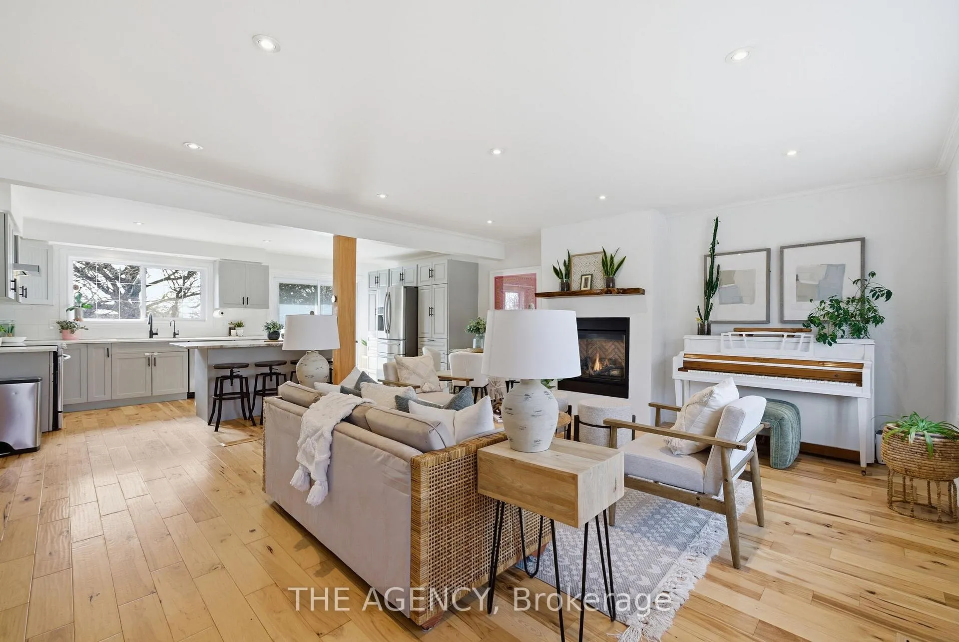 Photo 7 of 118 Applewood Crescent, Whitby, Blue Grass Meadows — HOMEH
