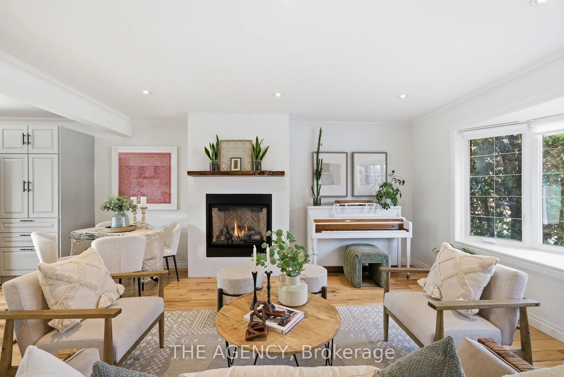 Photo 8 of 118 Applewood Crescent, Whitby, Blue Grass Meadows — HOMEH
