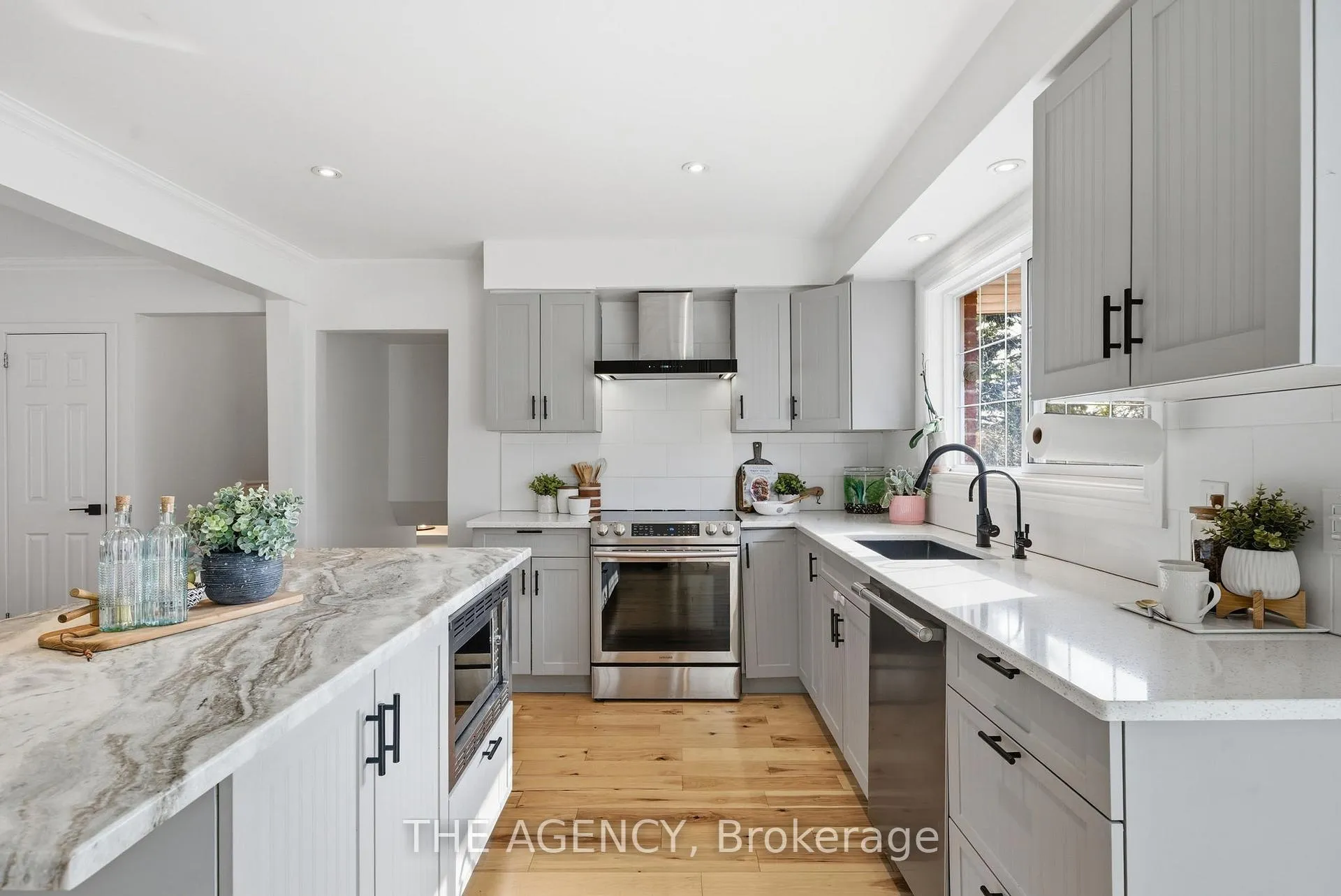 Photo 15 of 118 Applewood Crescent, Whitby, Blue Grass Meadows — HOMEH