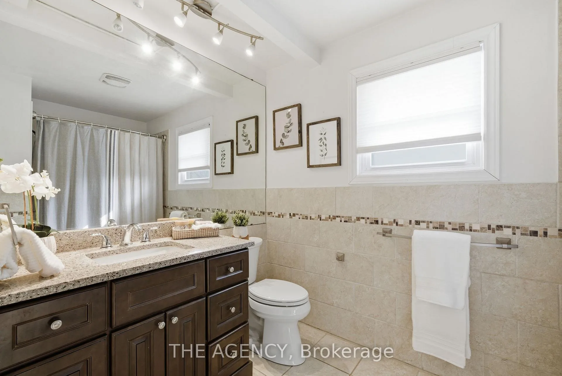 Photo 17 of 118 Applewood Crescent, Whitby, Blue Grass Meadows — HOMEH