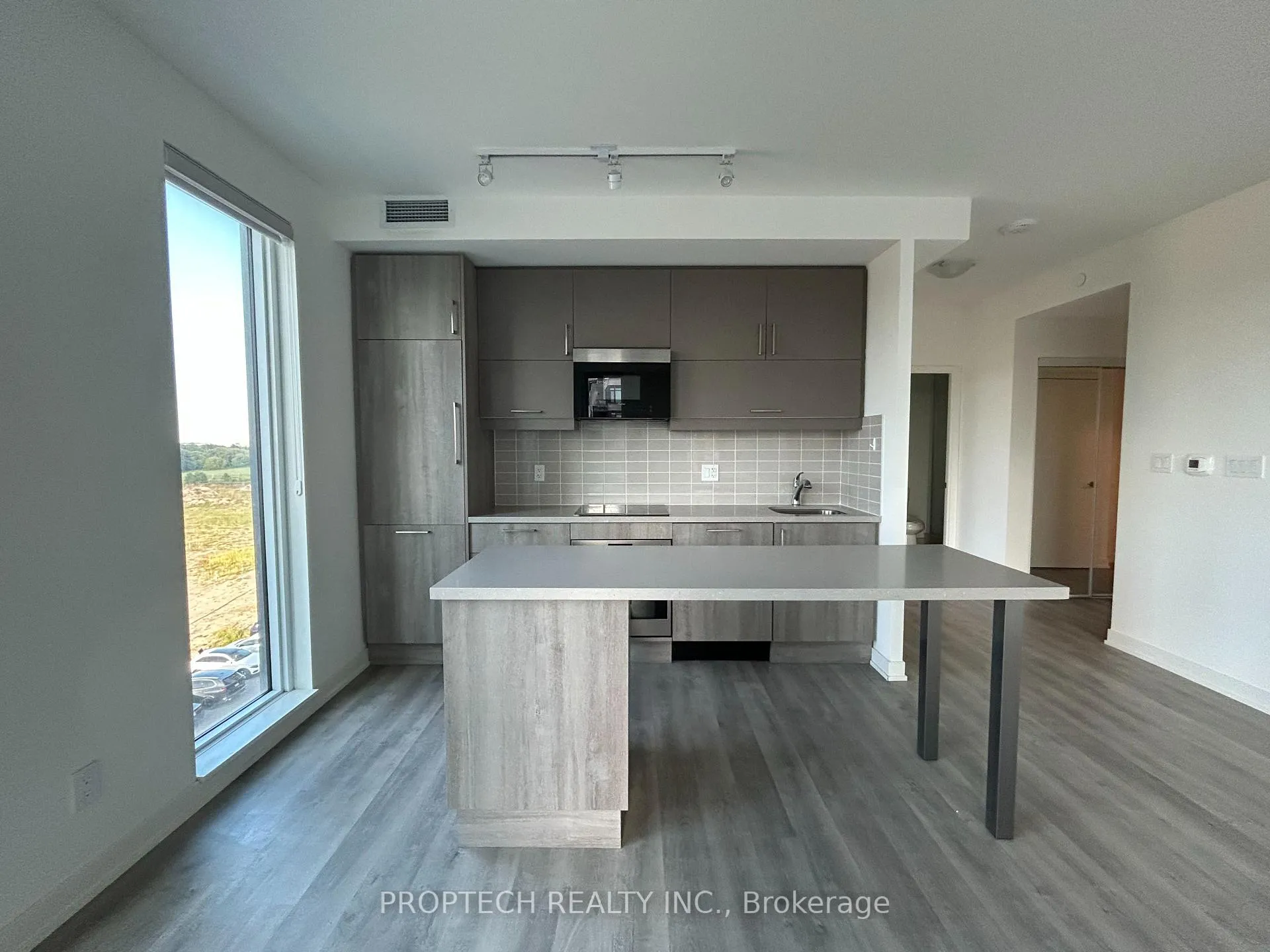 Photo 4 of Unit B604, 292 Verdale Crossing, Markham, Unionville — HOMEH