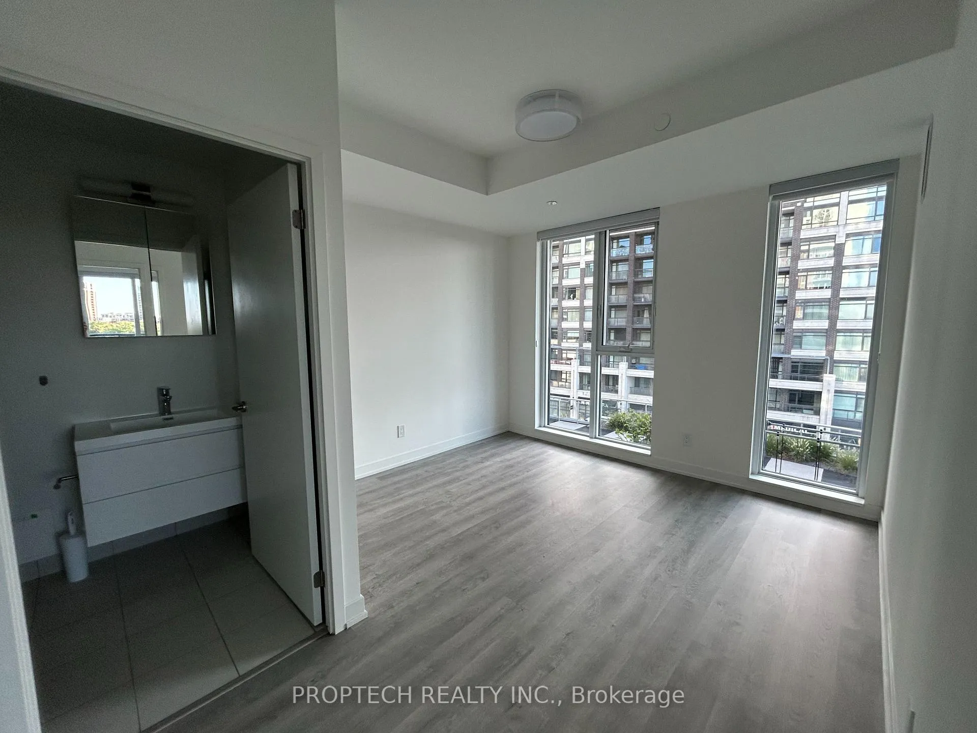 Photo 6 of Unit B604, 292 Verdale Crossing, Markham, Unionville — HOMEH