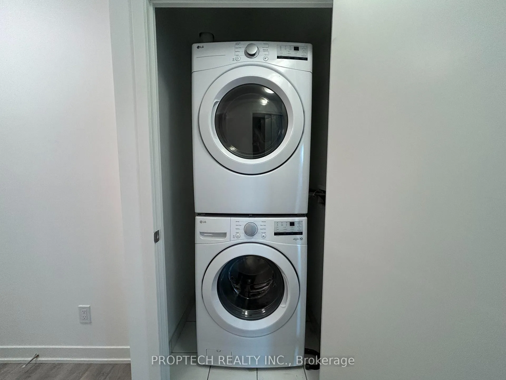 Photo 16 of Unit B604, 292 Verdale Crossing, Markham, Unionville — HOMEH