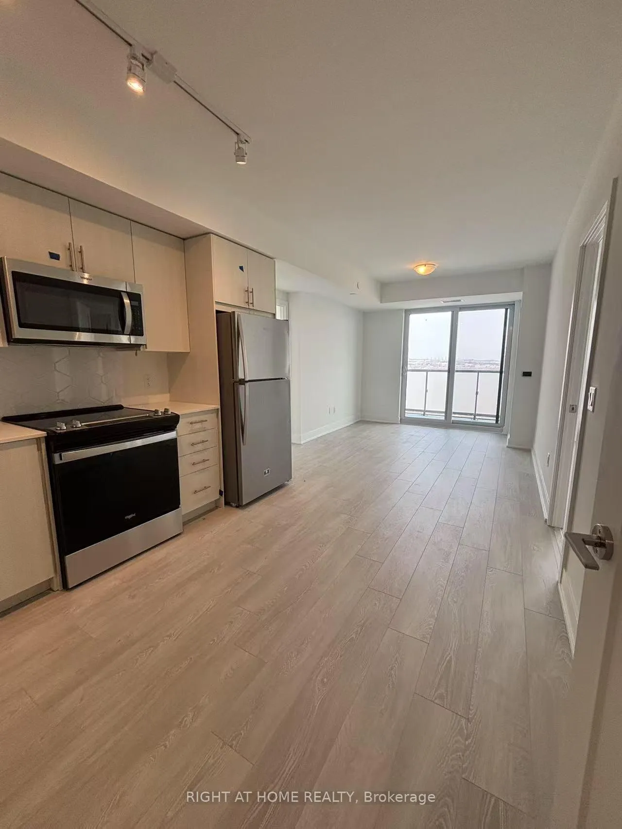 Photo 4 of Unit 2618, 2545 Simcoe Street N, Oshawa, Windfields — HOMEH