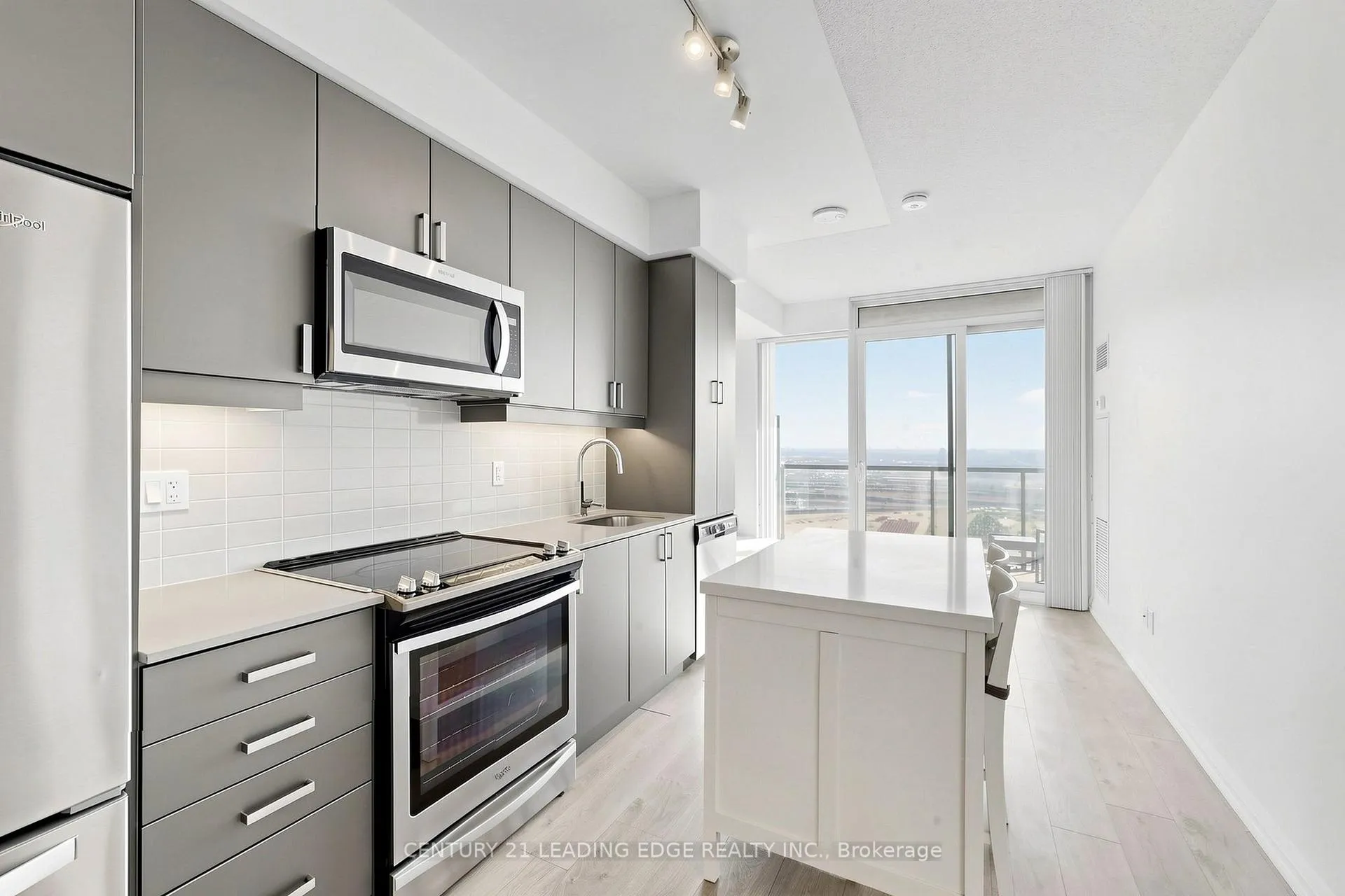Photo 2 of Unit 3618, 7895 Jane Street, Vaughan, Concord — HOMEH