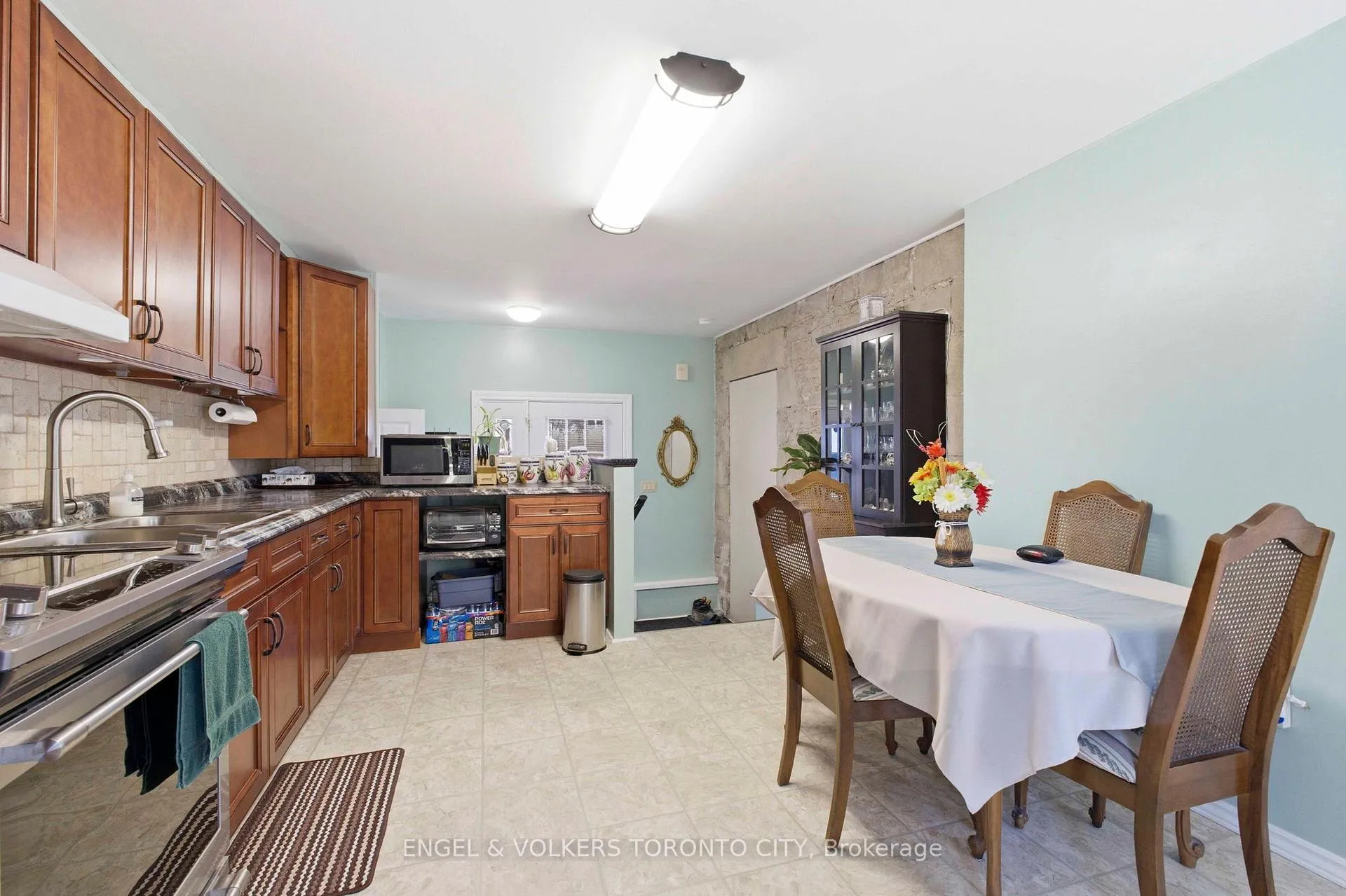 Photo 9 of 9206 Sideroad 17 Road, Erin, Rural Erin — HOMEH