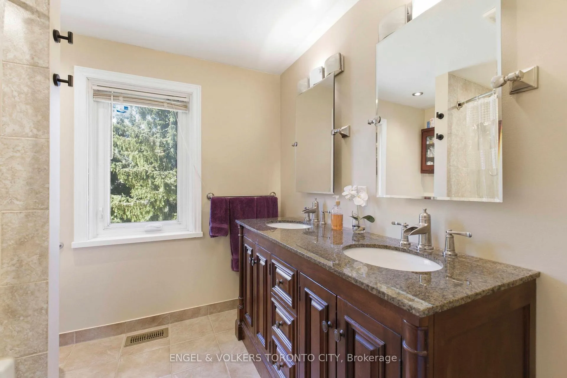 Photo 40 of 9206 Sideroad 17 Road, Erin, Rural Erin — HOMEH