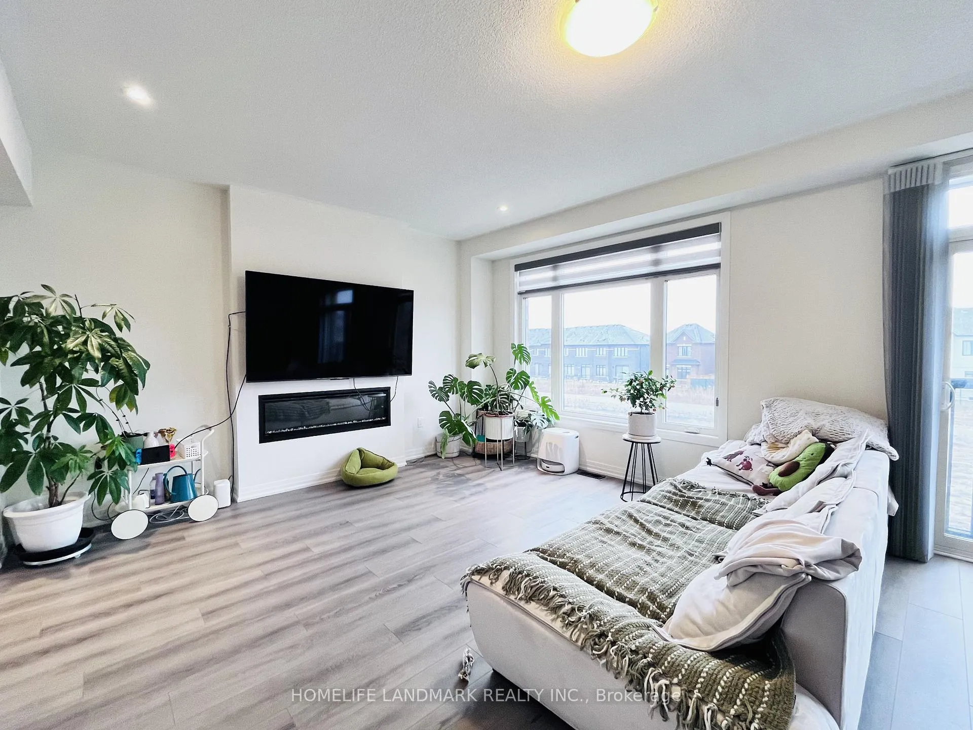 Photo 4 of 1057 Cameo Street, Pickering, Rural Pickering — HOMEH