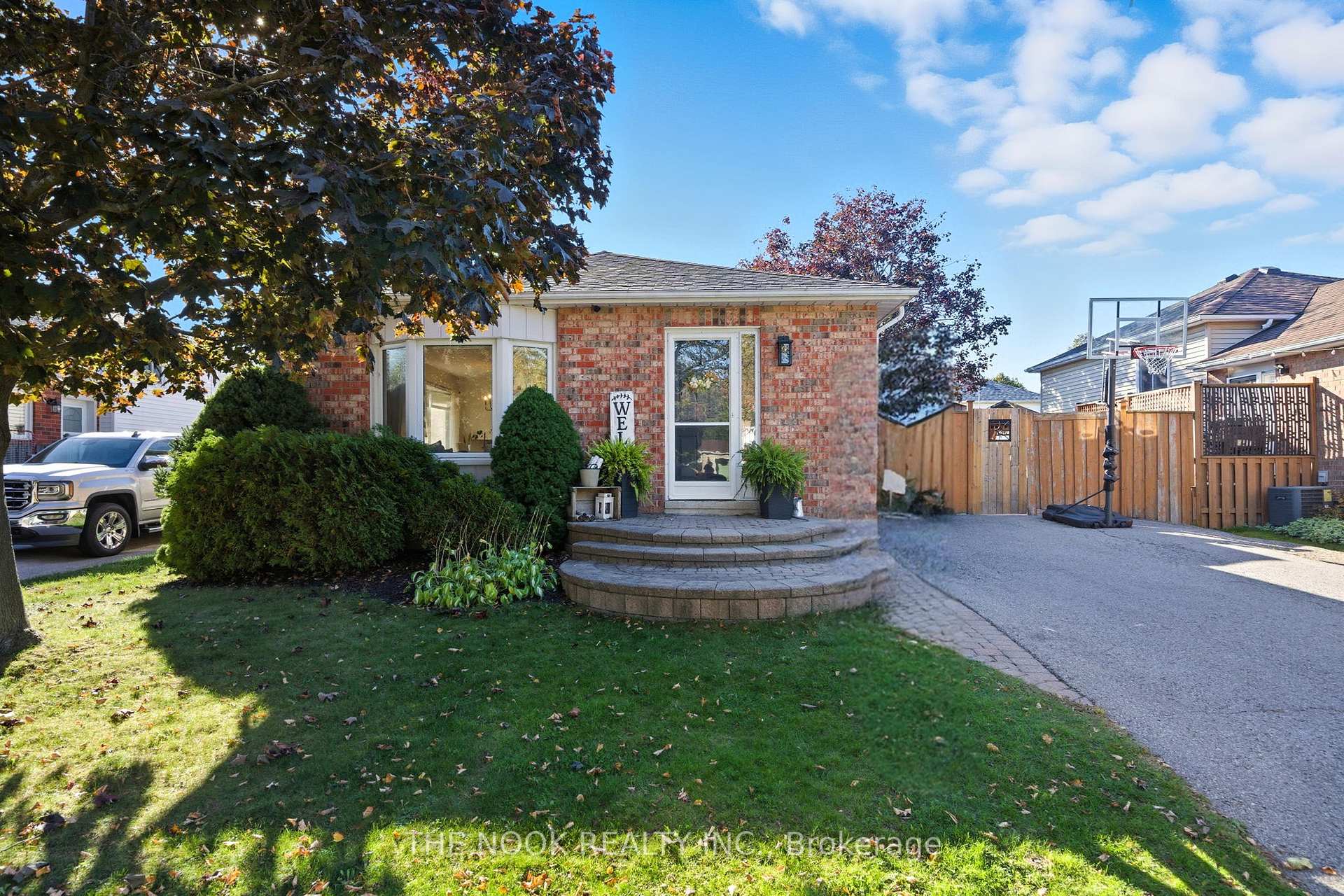 Photo 1 of 90 Centerfield Drive, Clarington, Courtice — HOMEH