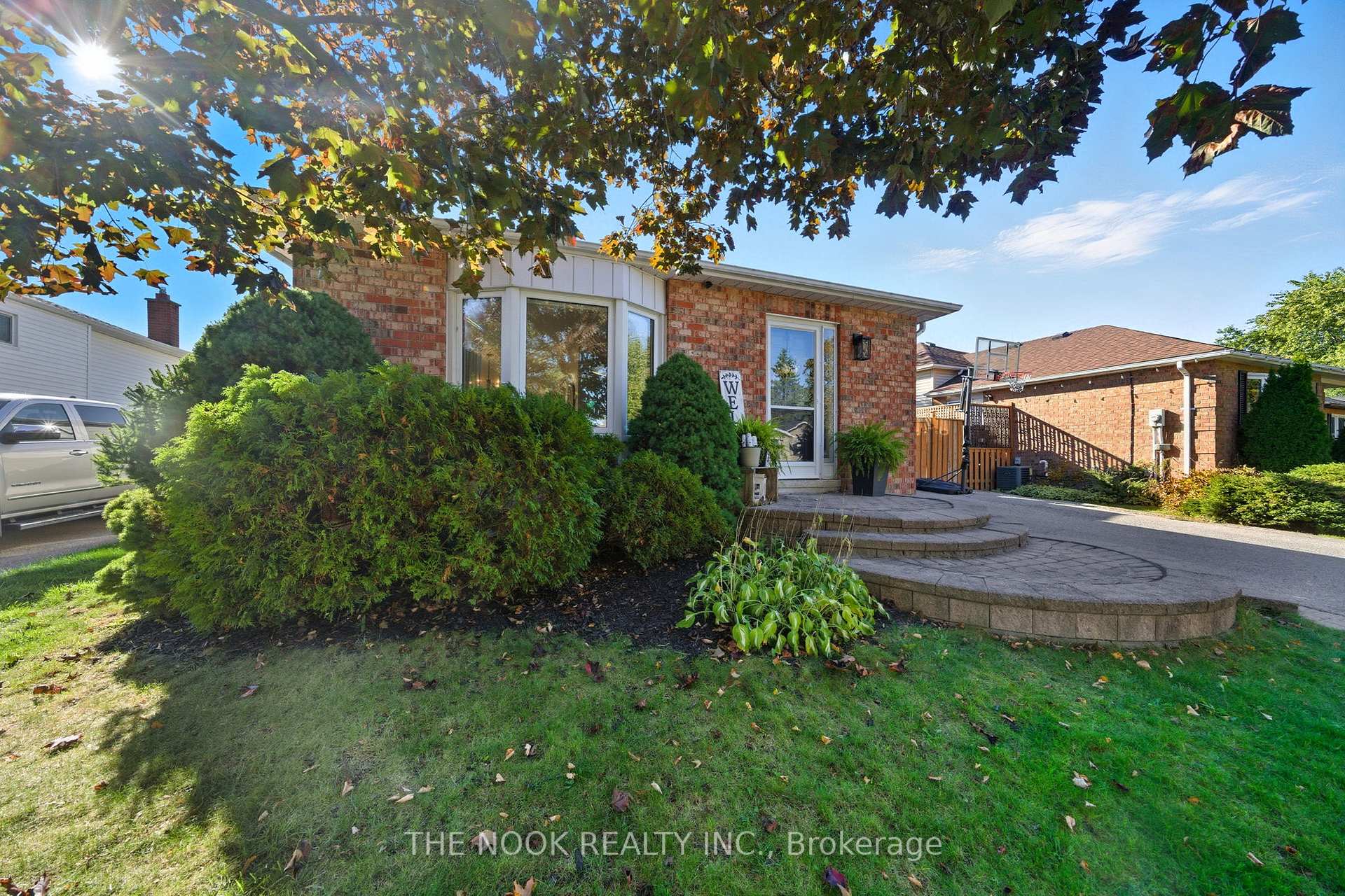 Photo 4 of 90 Centerfield Drive, Clarington, Courtice — HOMEH