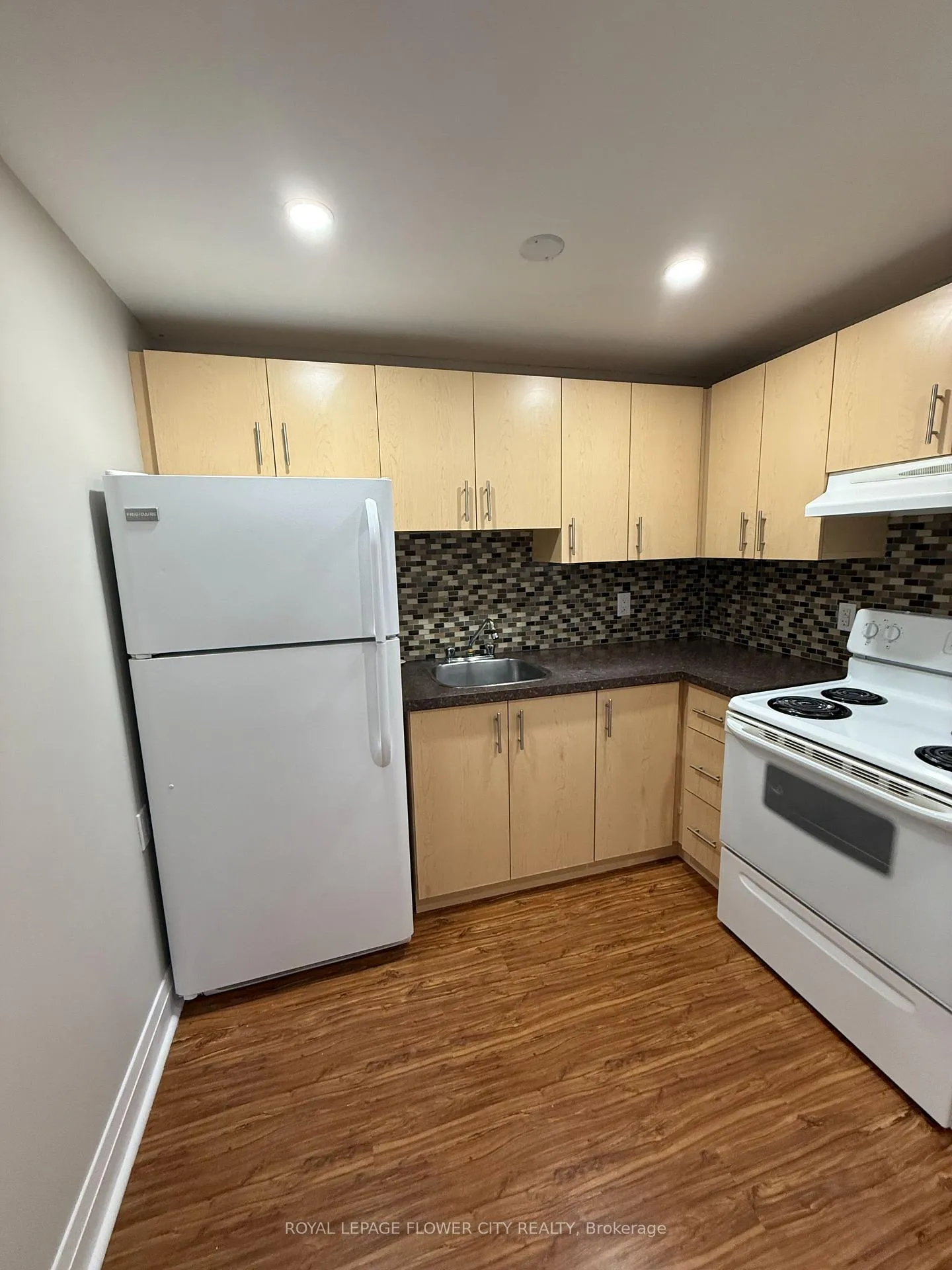 Photo 3 of 80 Willow Street, Caledon, Bolton East — HOMEH