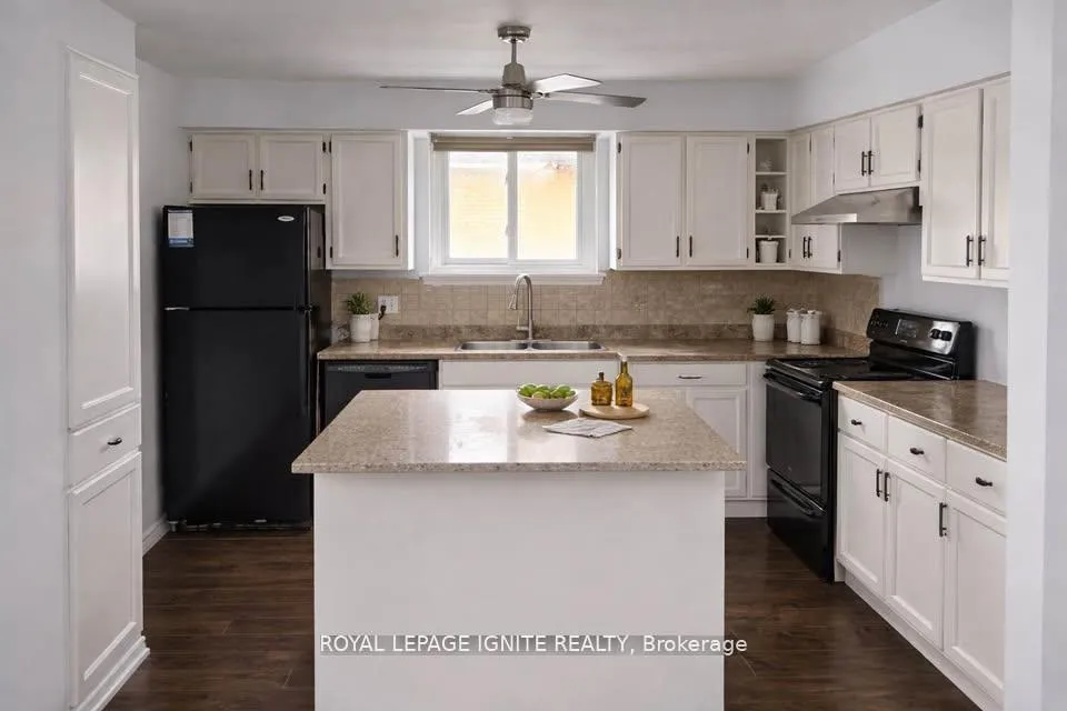 Photo 2 of 22 Billingsgate Crescent, Ajax, South East — HOMEH