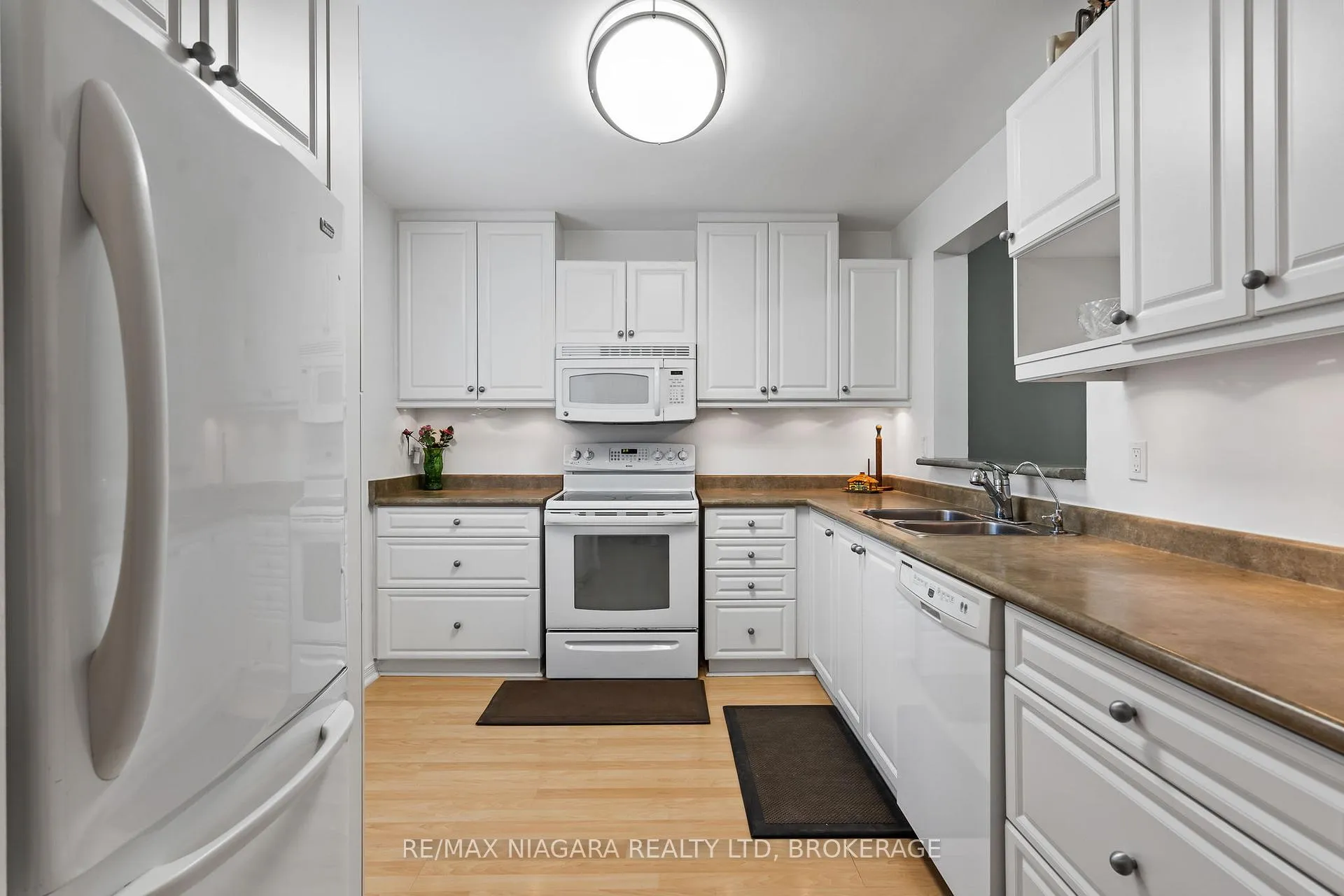 Photo 4 of Unit 48, 302 Vine Street, St. Catharines, Carlton/Bunting — HOMEH