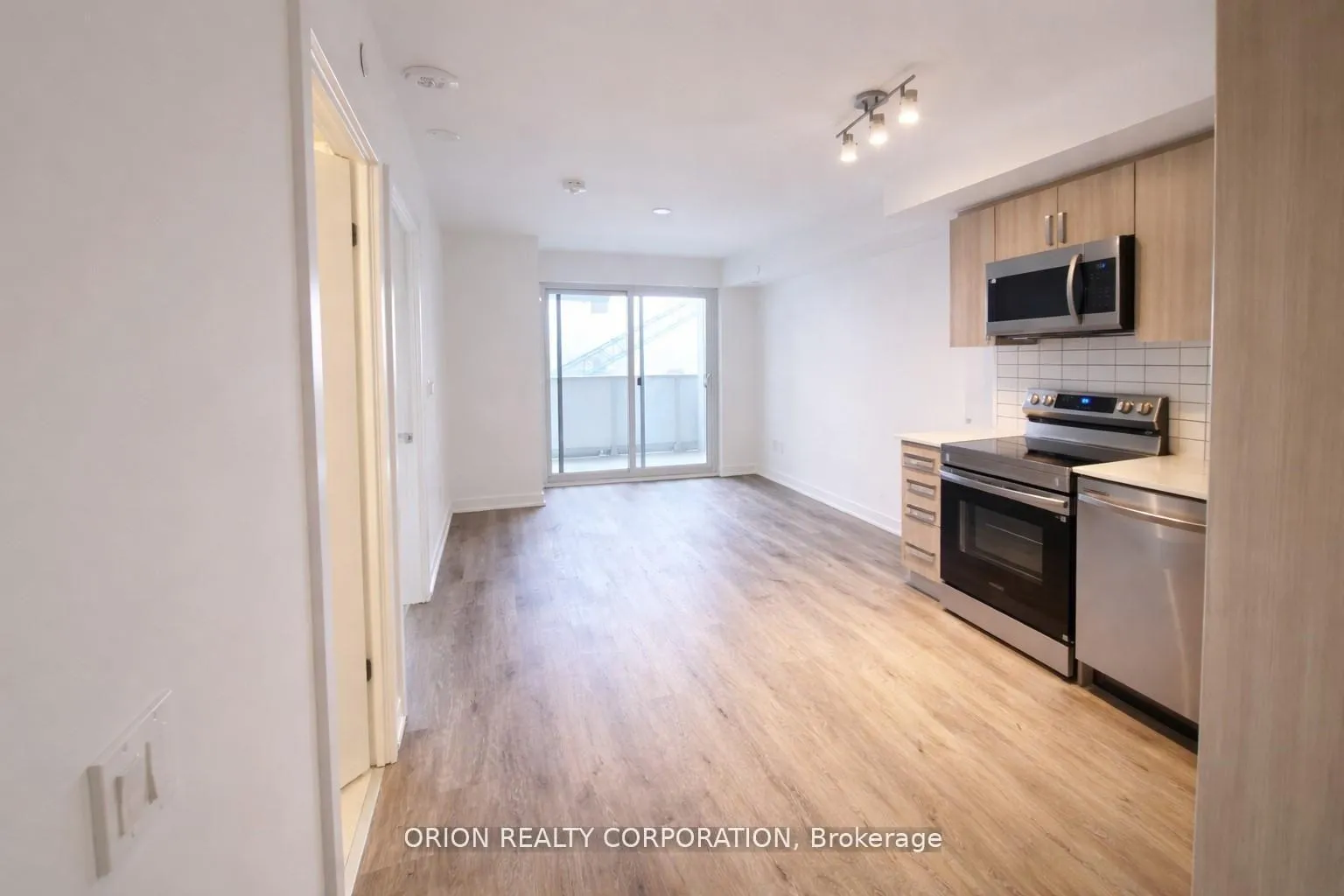 Photo 3 of Unit 612, 1010 Sandy Beach Road, Pickering, Bay Ridges — HOMEH