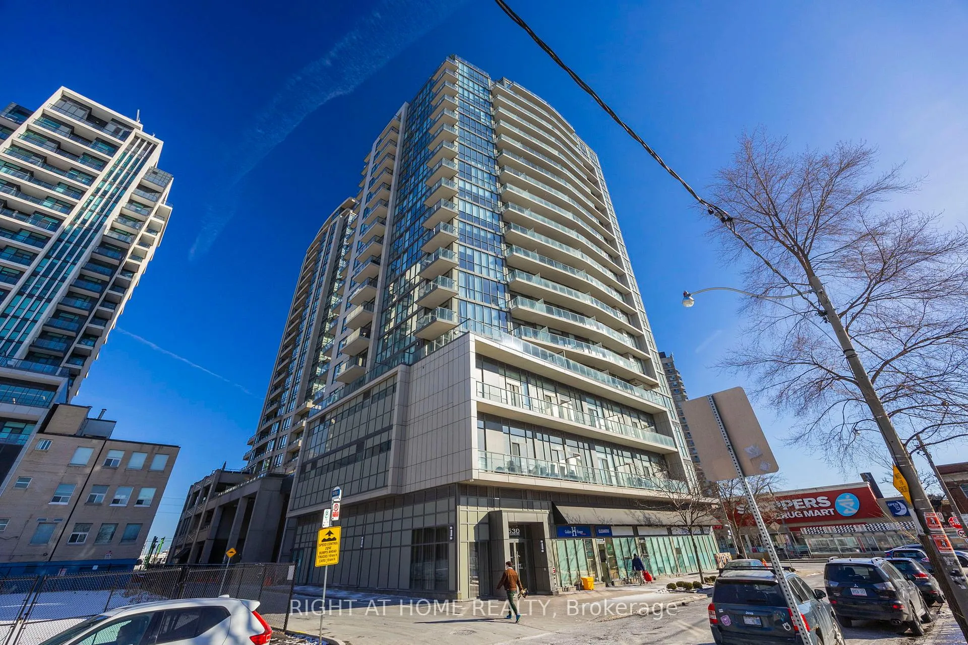 Front of Unit 1503, 530 St Clair Avenue