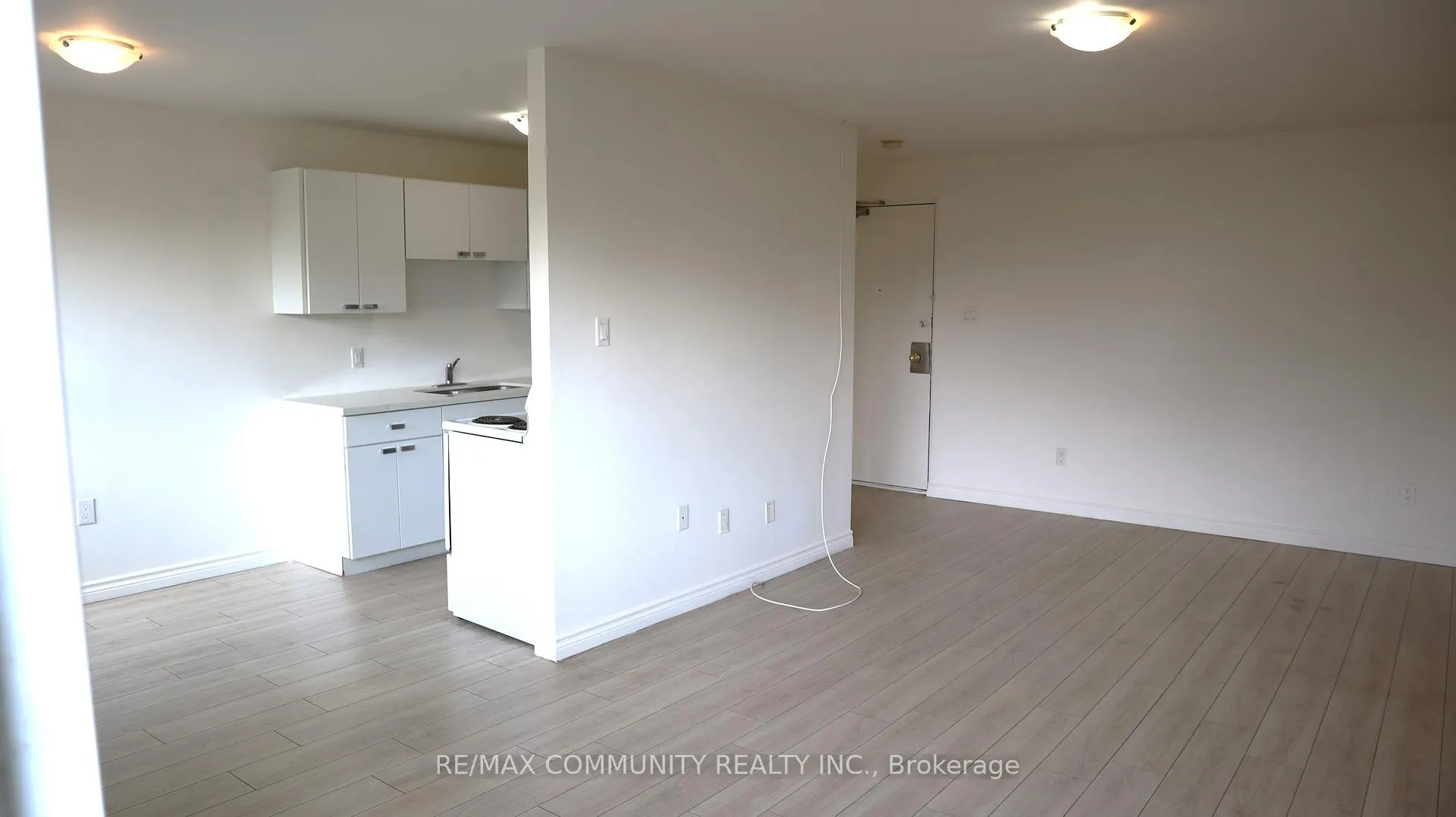 Front of Unit 407, 1765 Lawrence Avenue E