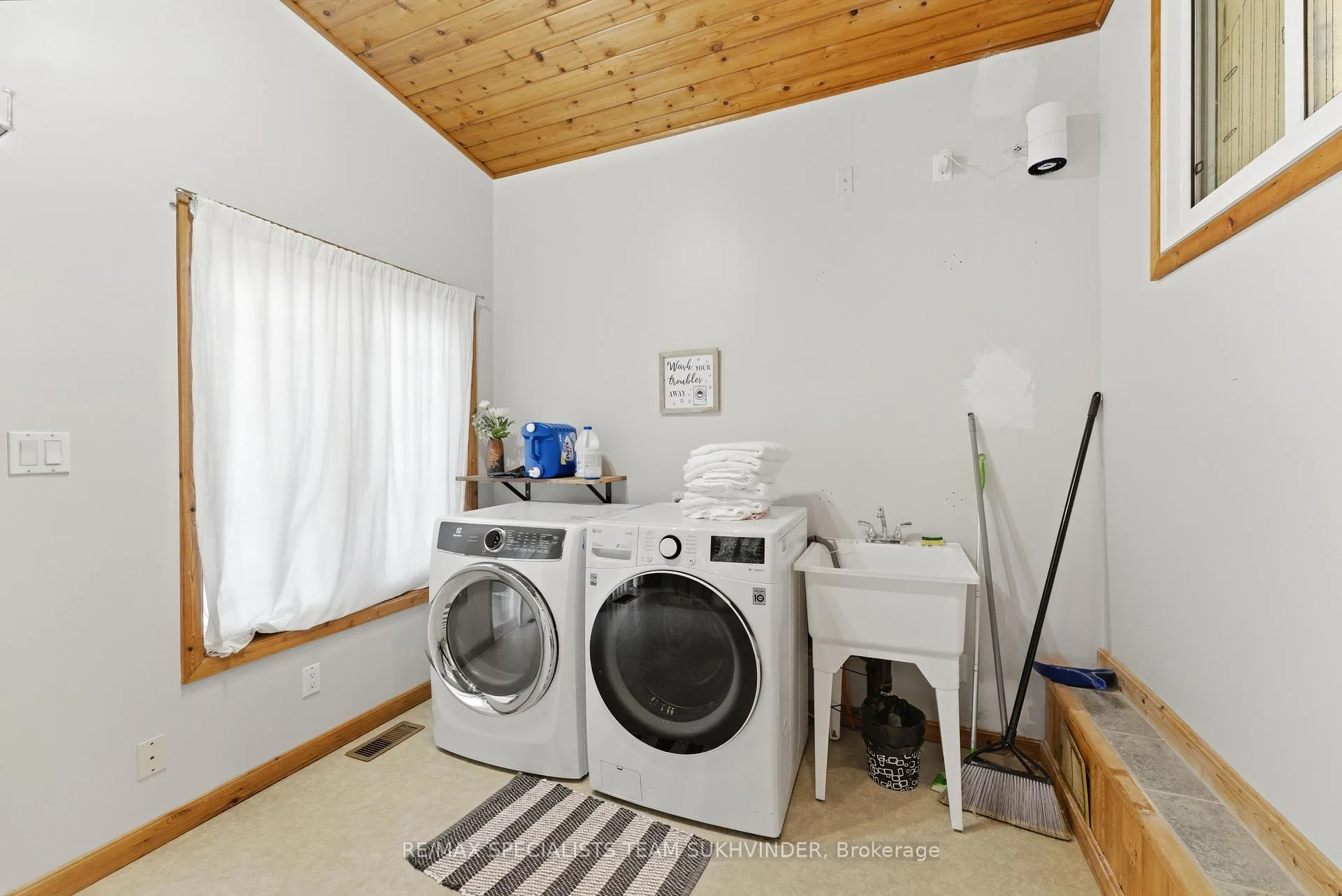 Photo 18 of 394073 County Road 12, Amaranth, Rural Amaranth — HOMEH